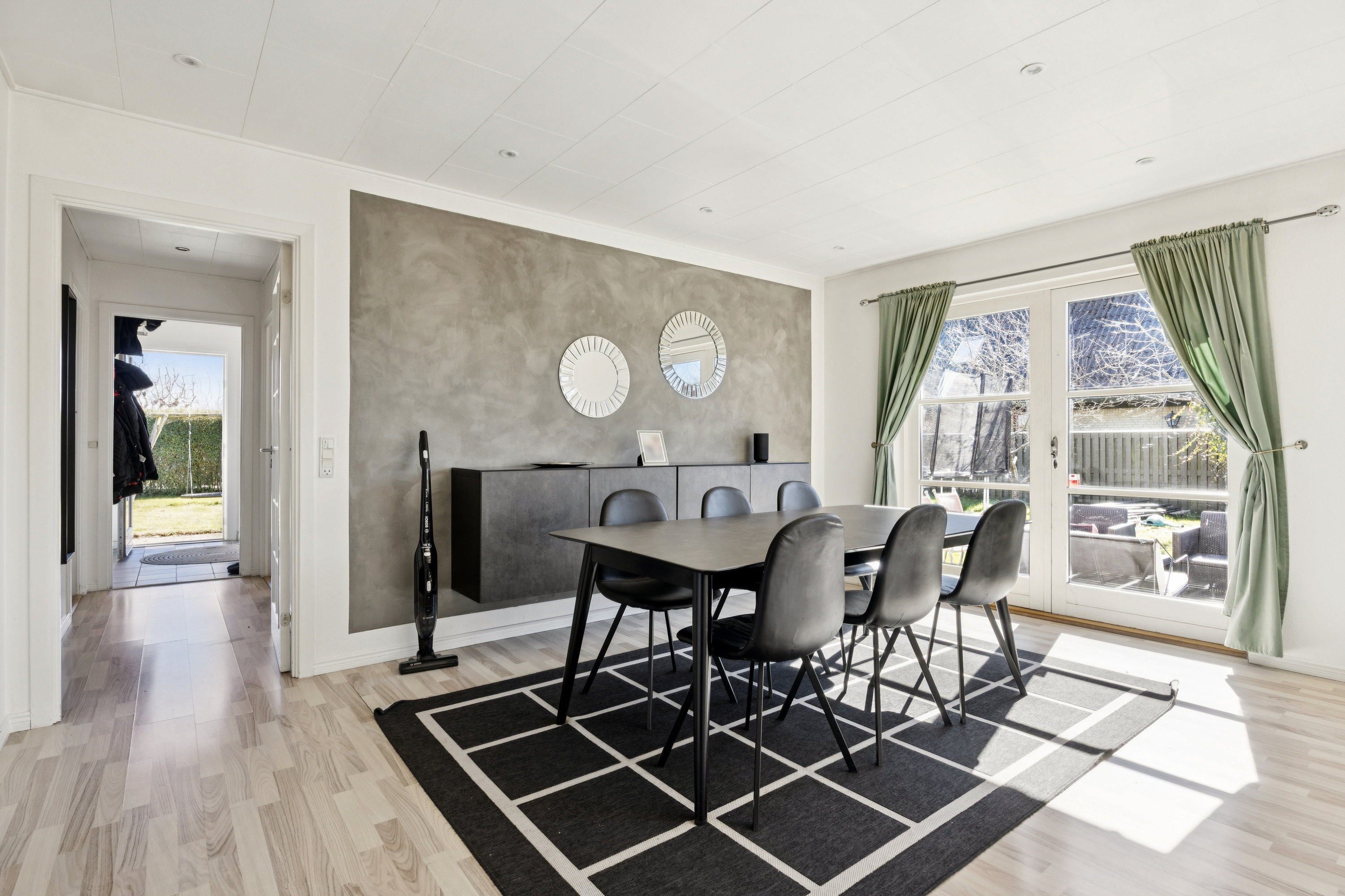 Fremhævet stue billede i fuldskærmstilstand. Billede af Dørrøjel 31, 2670 Greve