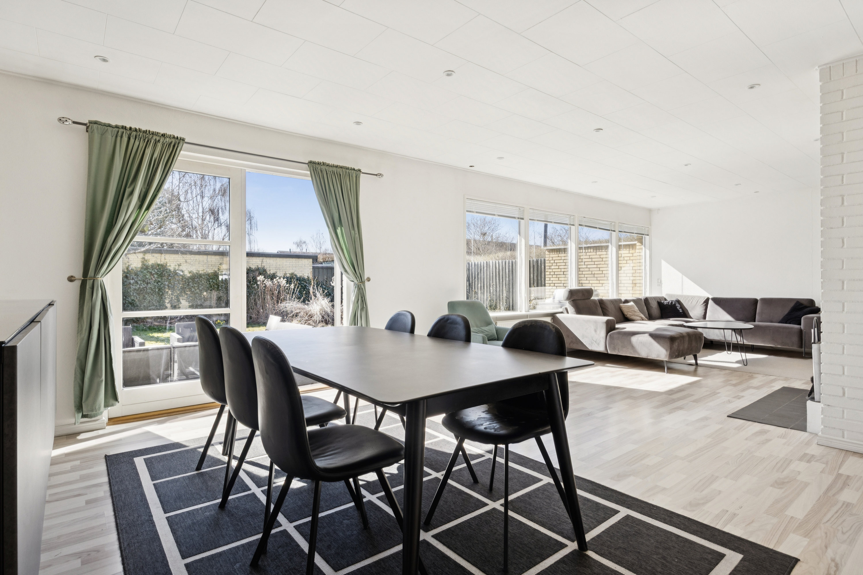 Fremhævet stue billede i fuldskærmstilstand. Billede af Dørrøjel 31, 2670 Greve