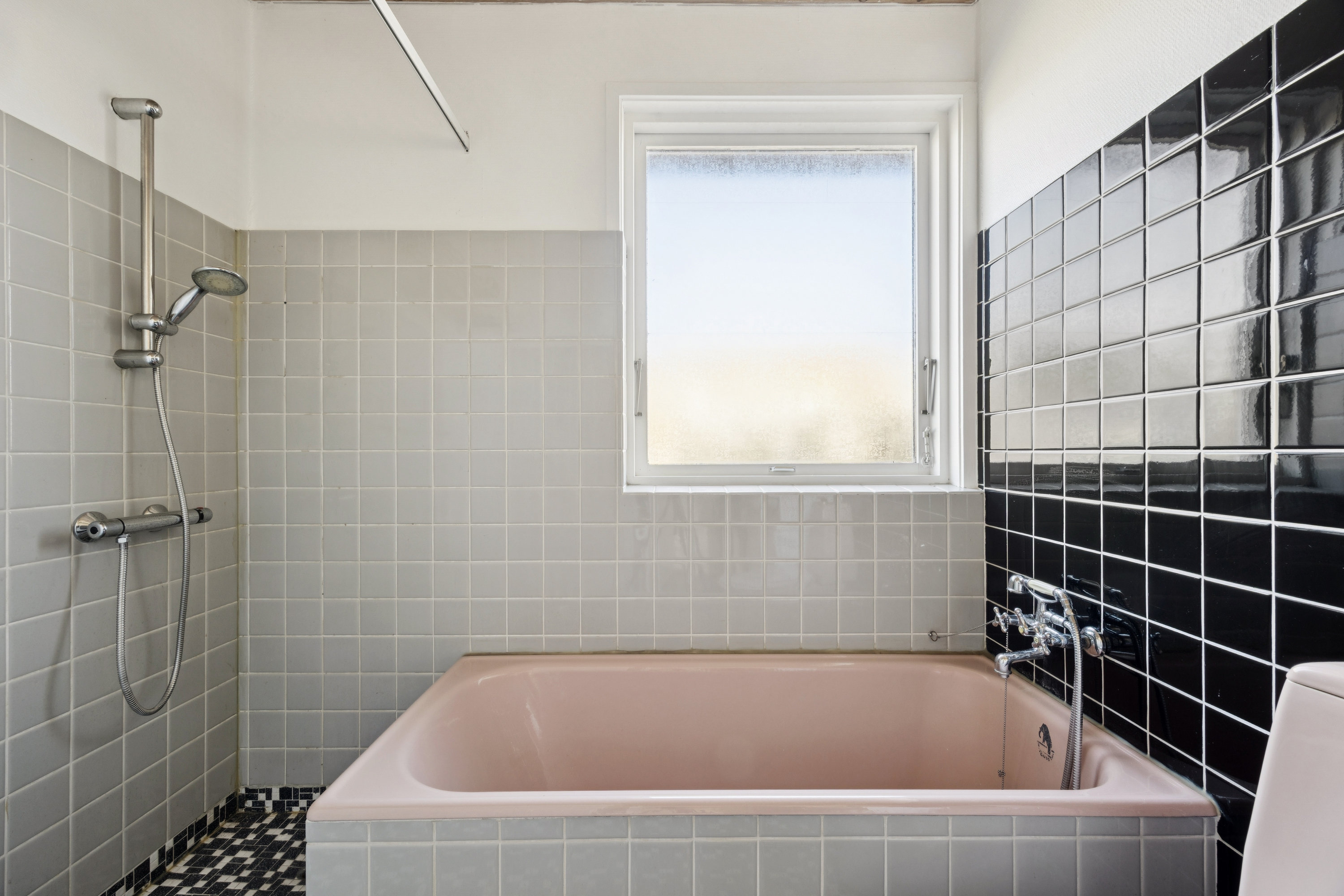 Fremhævet badeværelse billede i fuldskærmstilstand. Billede af Dørrøjel 31, 2670 Greve