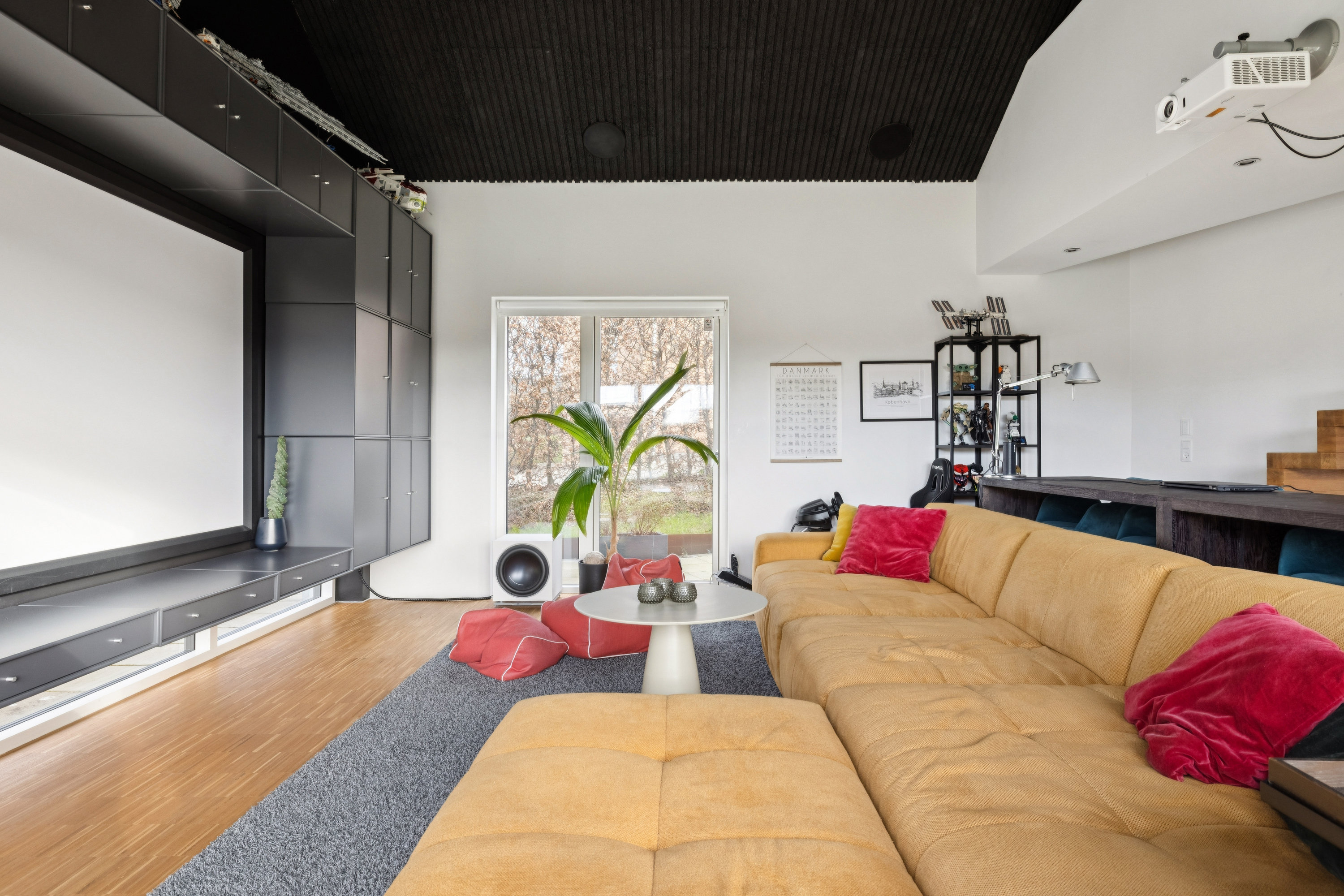 Fremhævet stue billede i fuldskærmstilstand. Billede af Liseborg Mark 92, 8800 Viborg