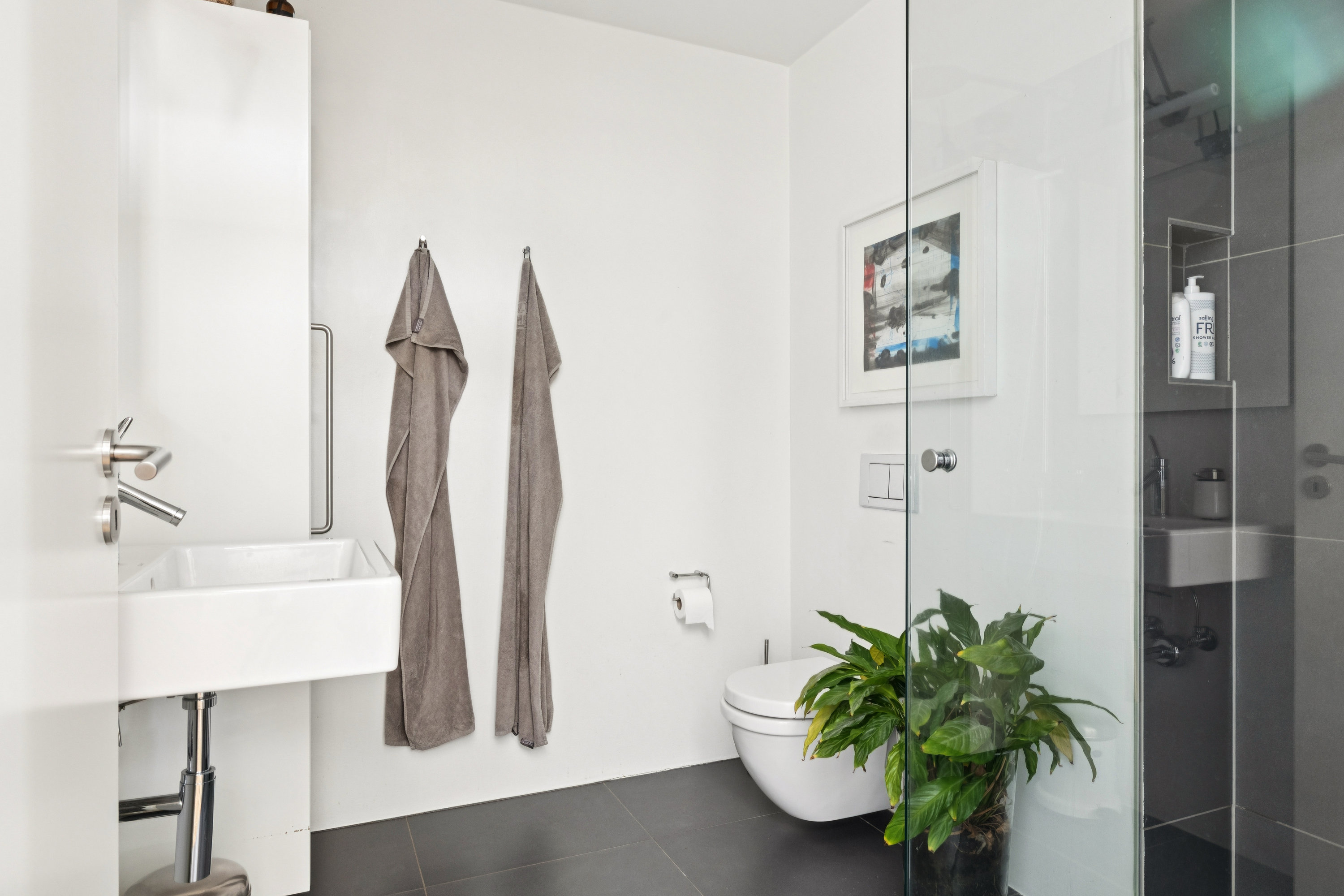 Fremhævet badeværelse billede i fuldskærmstilstand. Billede af Liseborg Mark 92, 8800 Viborg