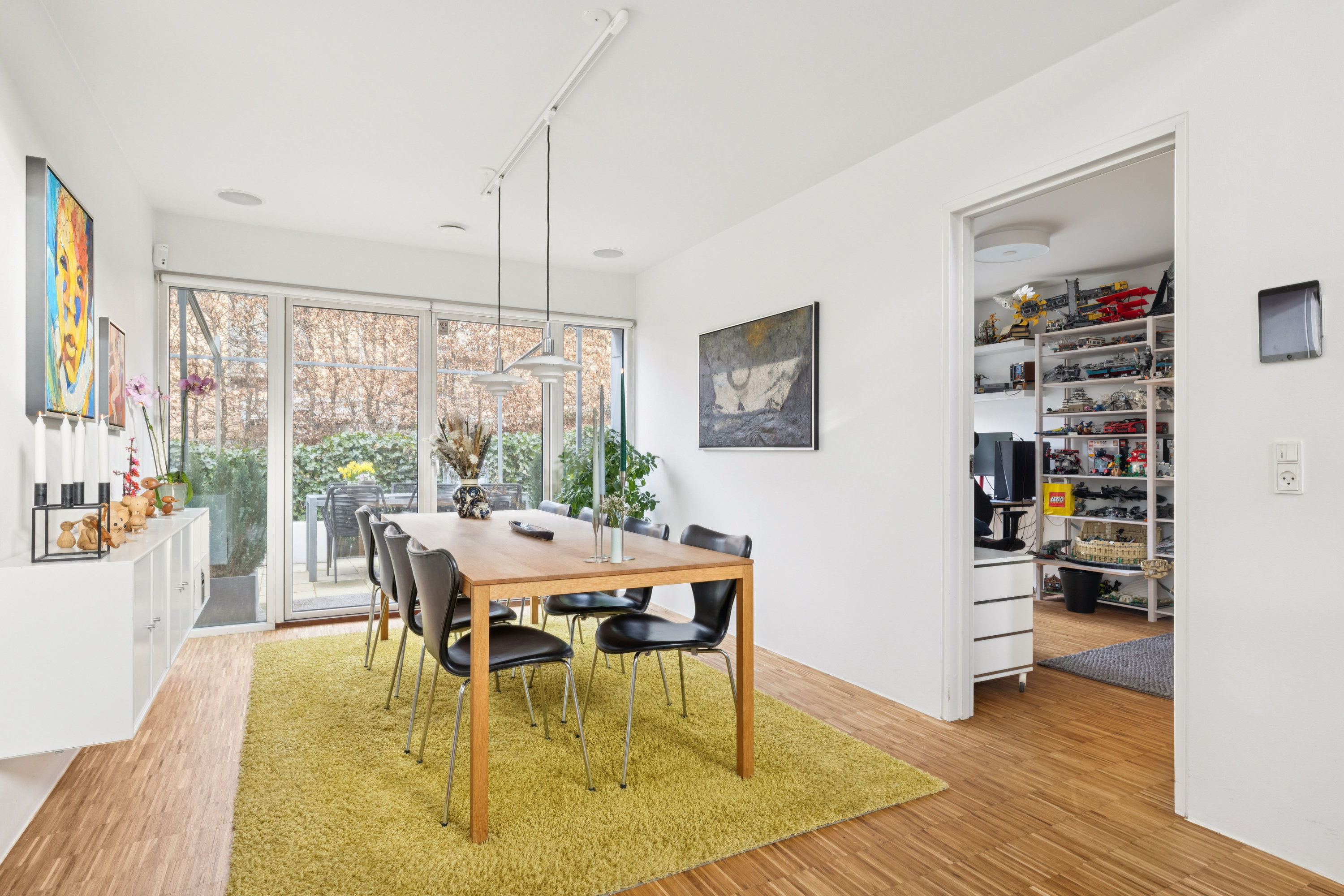 Fremhævet stue billede i fuldskærmstilstand. Billede af Liseborg Mark 92, 8800 Viborg