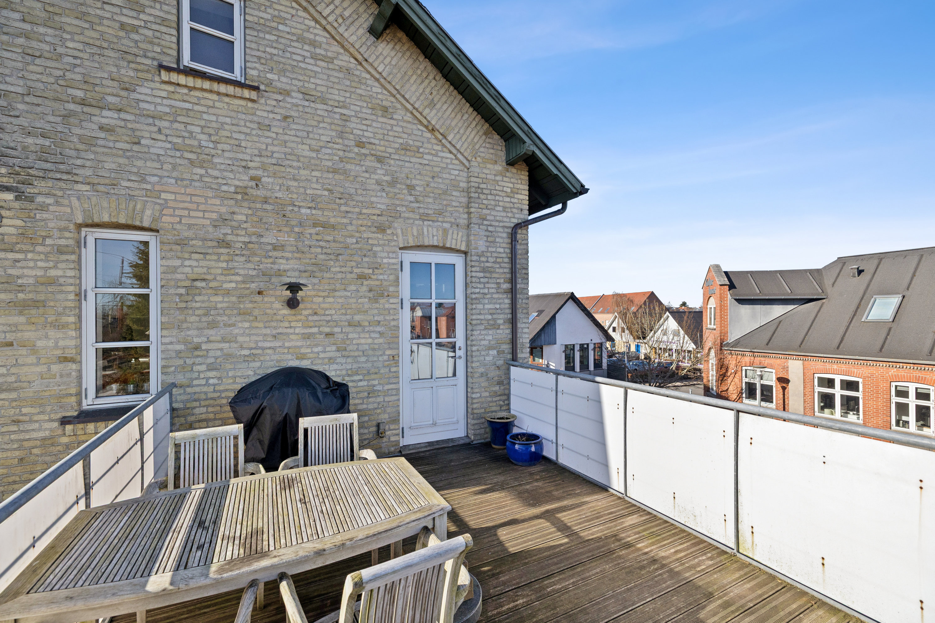 Fremhævet terrasse billede i fuldskærmstilstand. Billede af Jernbanegade 6, 1., 9510 Arden