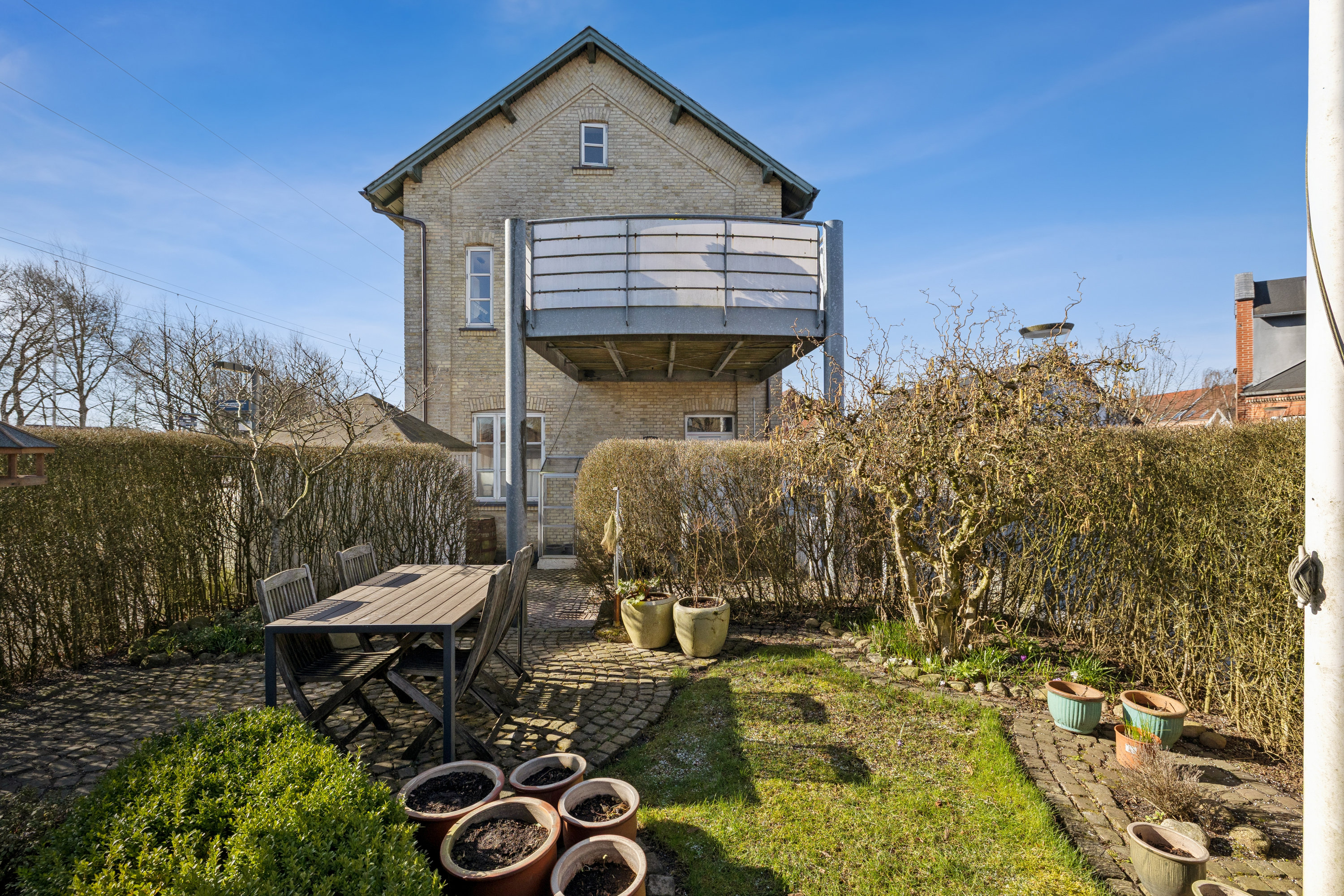 Fremhævet have billede i fuldskærmstilstand. Billede af Jernbanegade 6, 1., 9510 Arden