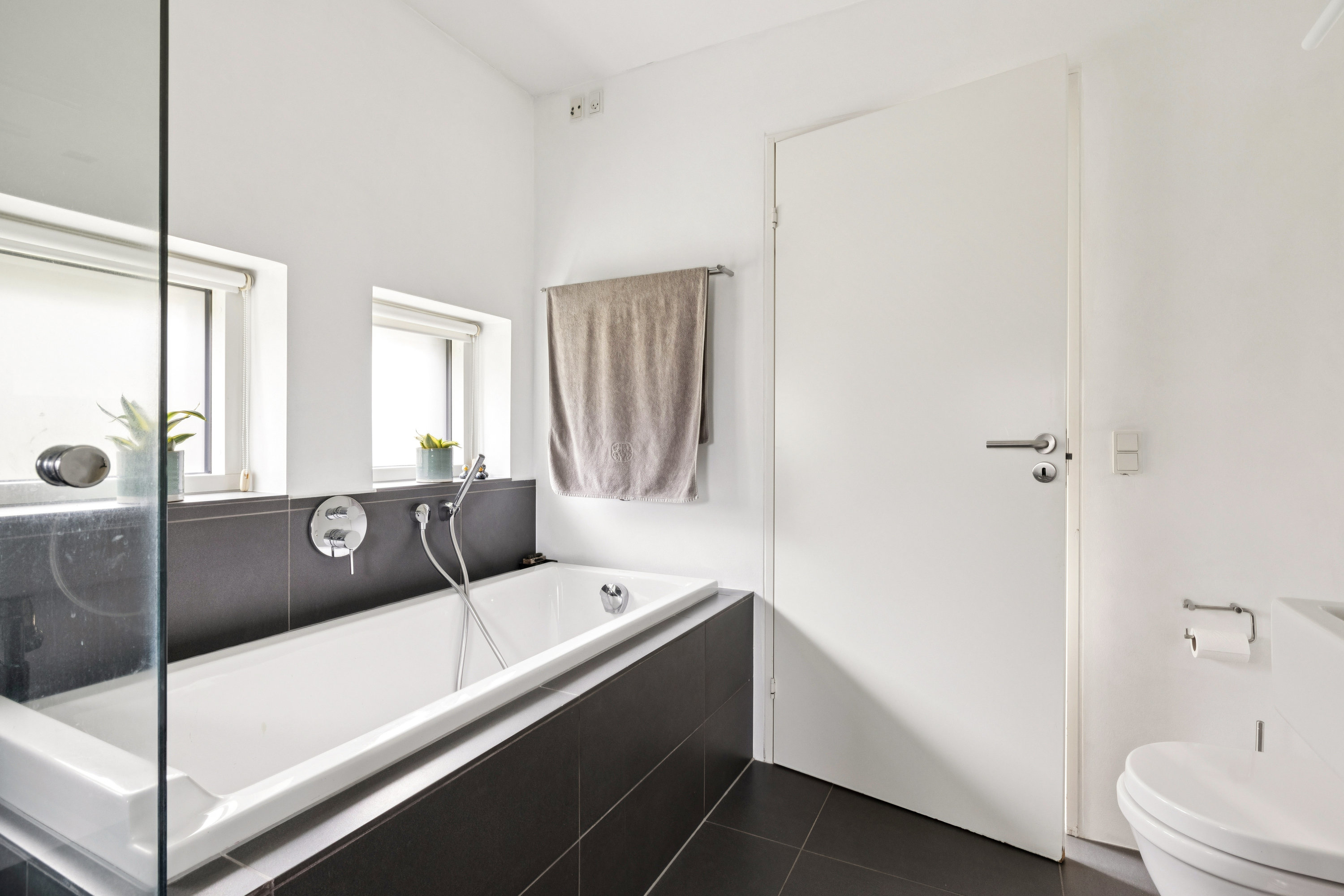 Fremhævet badeværelse billede i fuldskærmstilstand. Billede af Liseborg Mark 92, 8800 Viborg