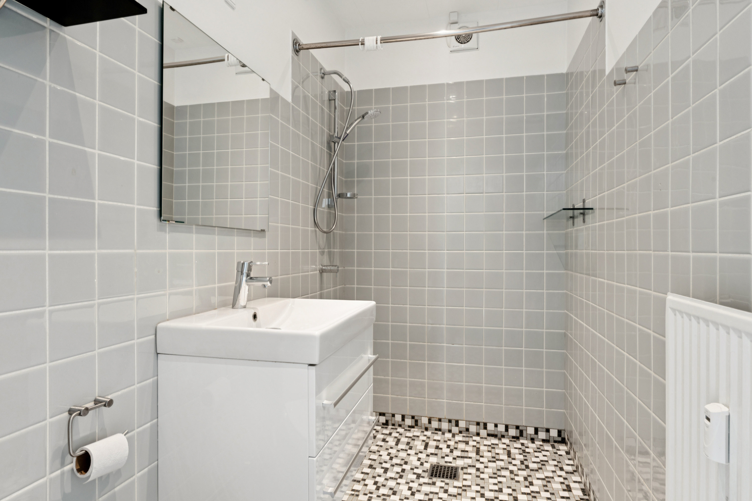 Fremhævet badeværelse billede i fuldskærmstilstand. Billede af Jakob Skomager Vej 1, 2. 1., Hasseris, 9000 Aalborg