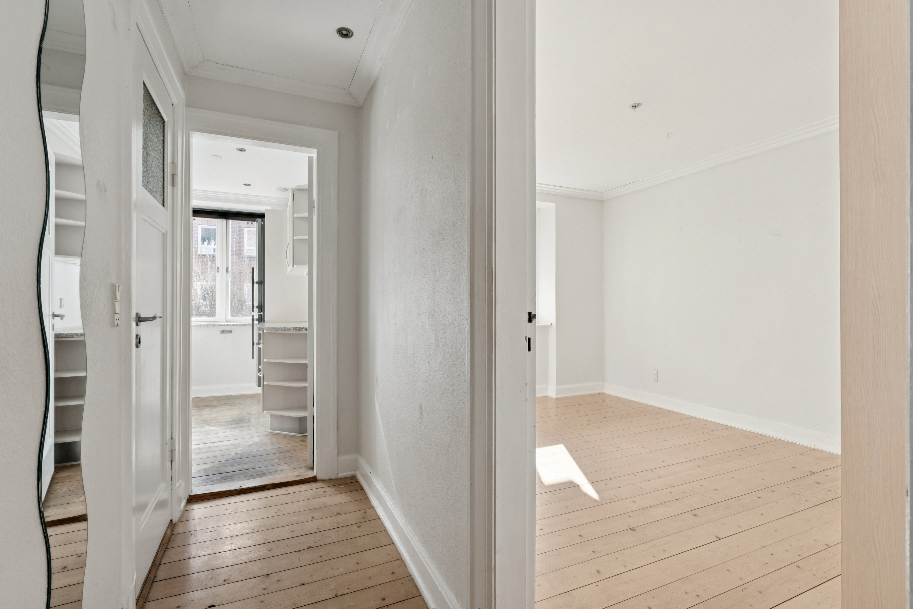 Fremhævet gang billede i fuldskærmstilstand. Billede af Dybbølgade 12, 1. th., 9000 Aalborg