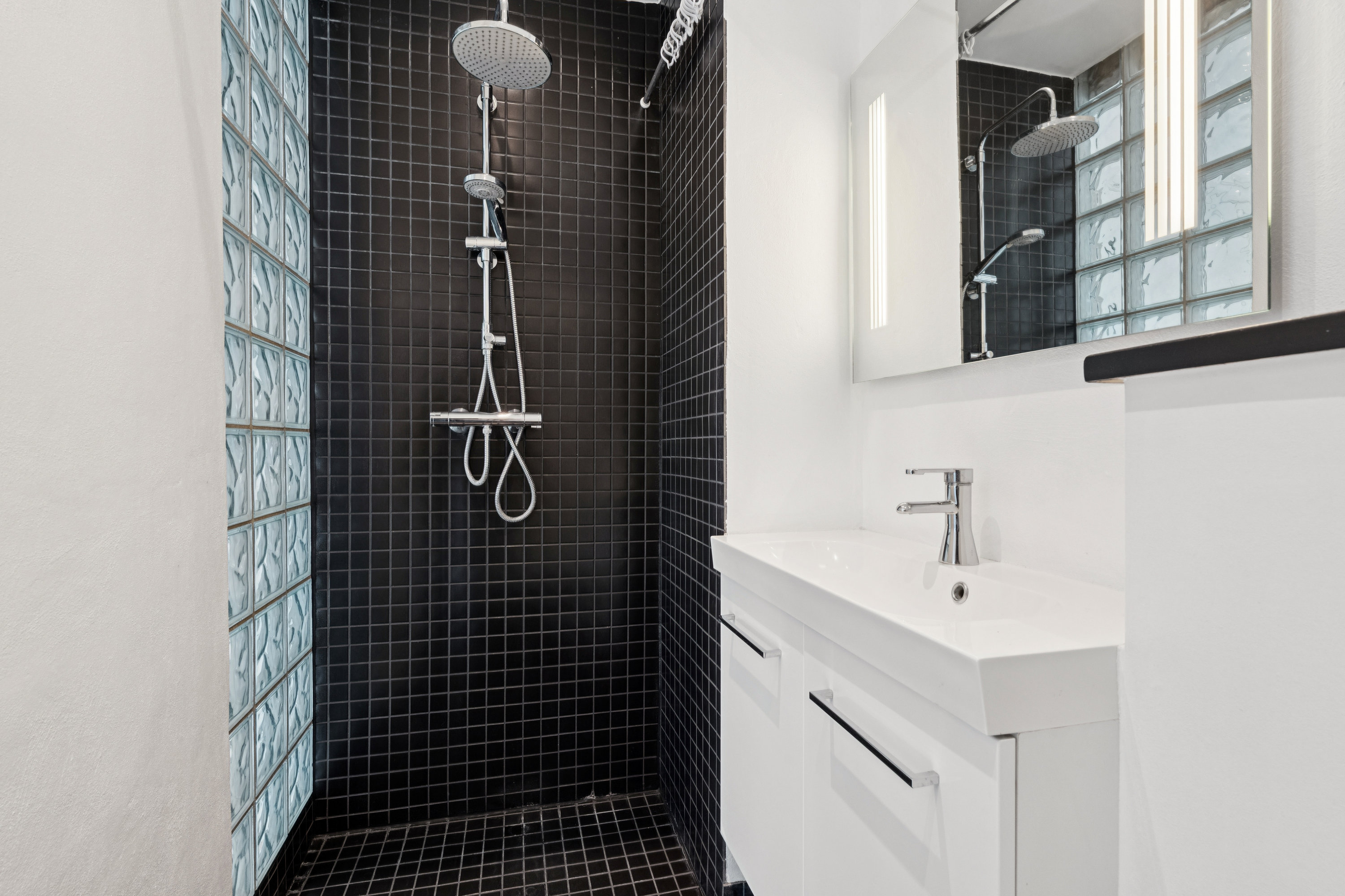 Fremhævet bad billede i fuldskærmstilstand. Billede af Annebergvej 21, 2. 4., 9000 Aalborg