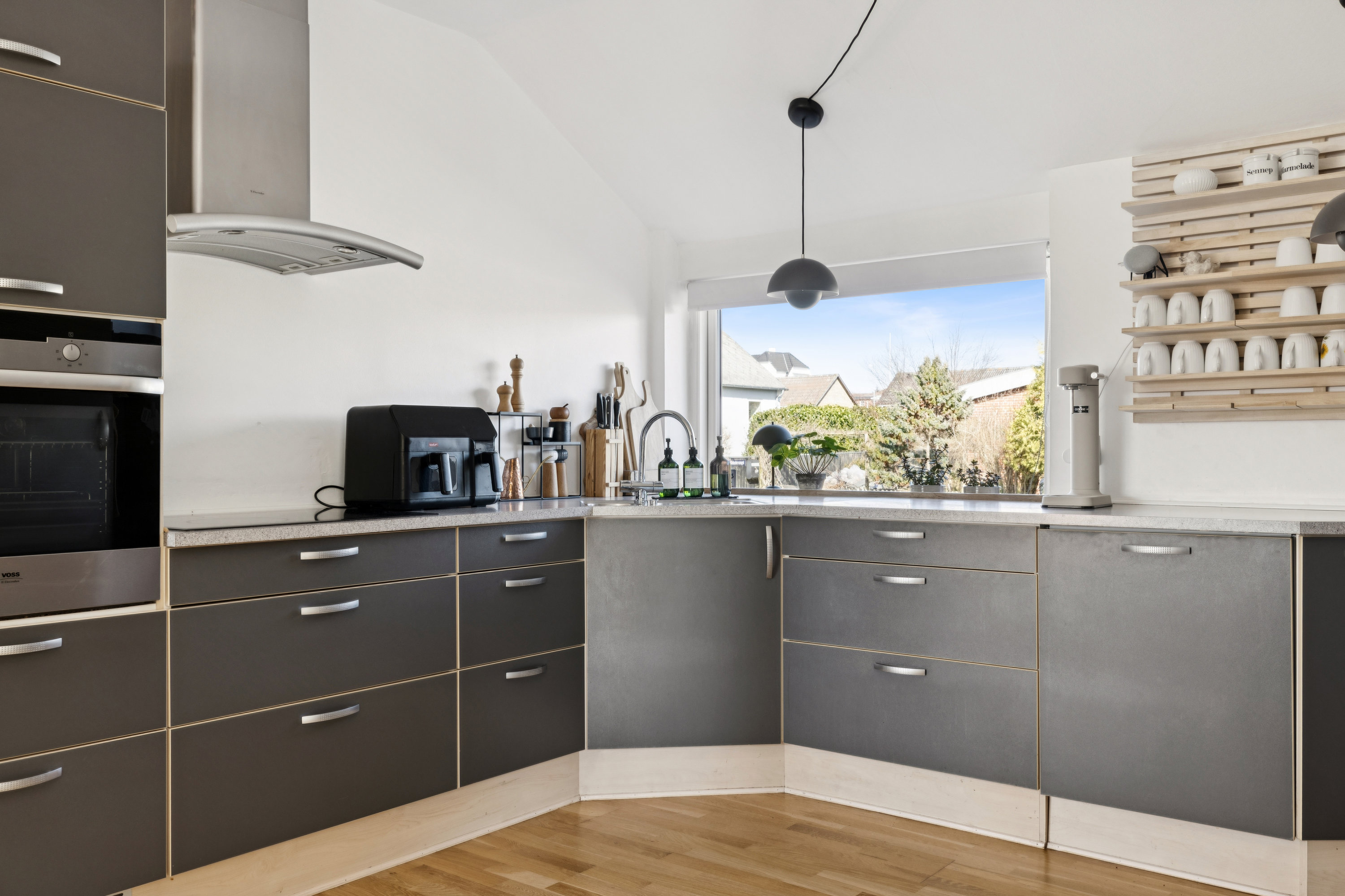 Fremhævet køkken billede i fuldskærmstilstand. Billede af Blomstervænget 9, 5610 Assens