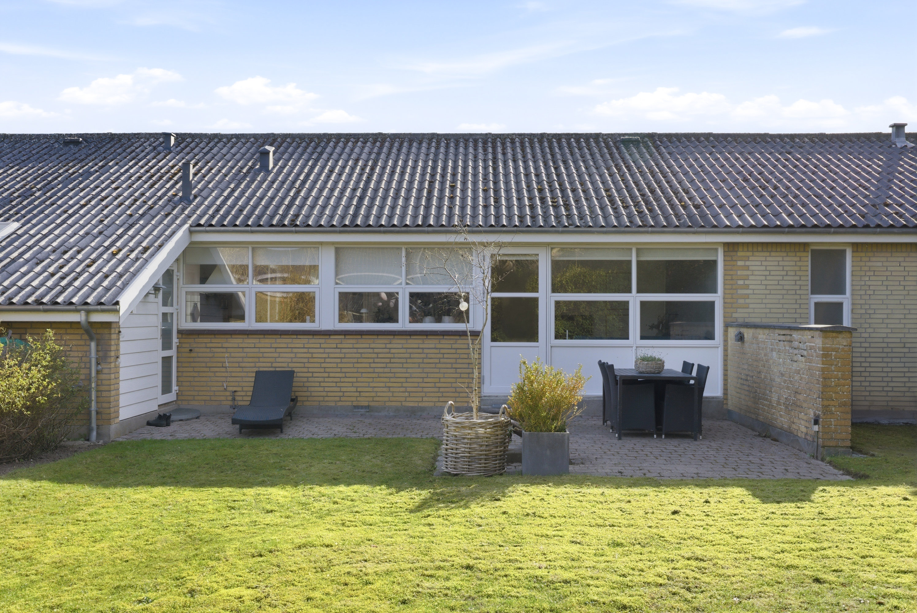 Fremhævet facade billede i fuldskærmstilstand. Billede af Morelvej 68, Sanderum, 5250 Odense SV