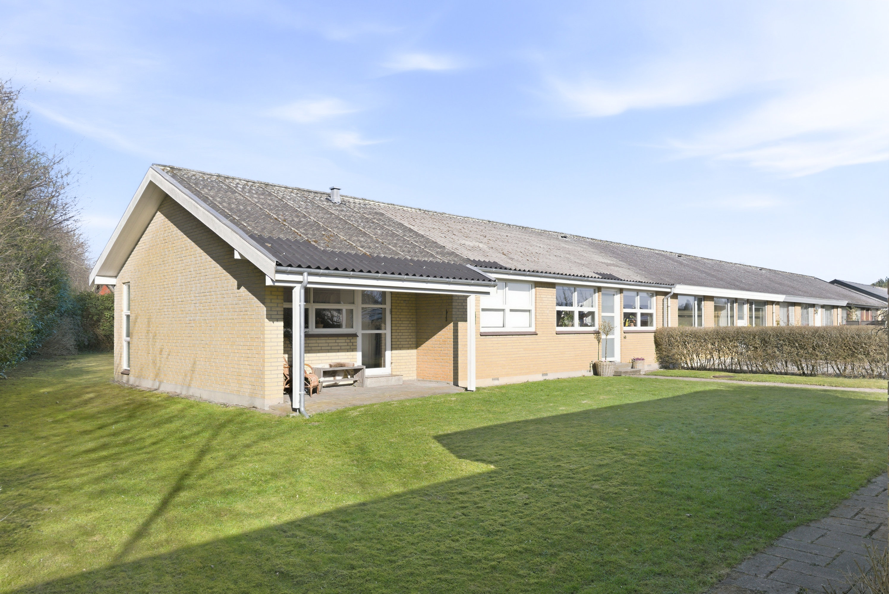 Fremhævet facade billede i fuldskærmstilstand. Billede af Morelvej 68, Sanderum, 5250 Odense SV