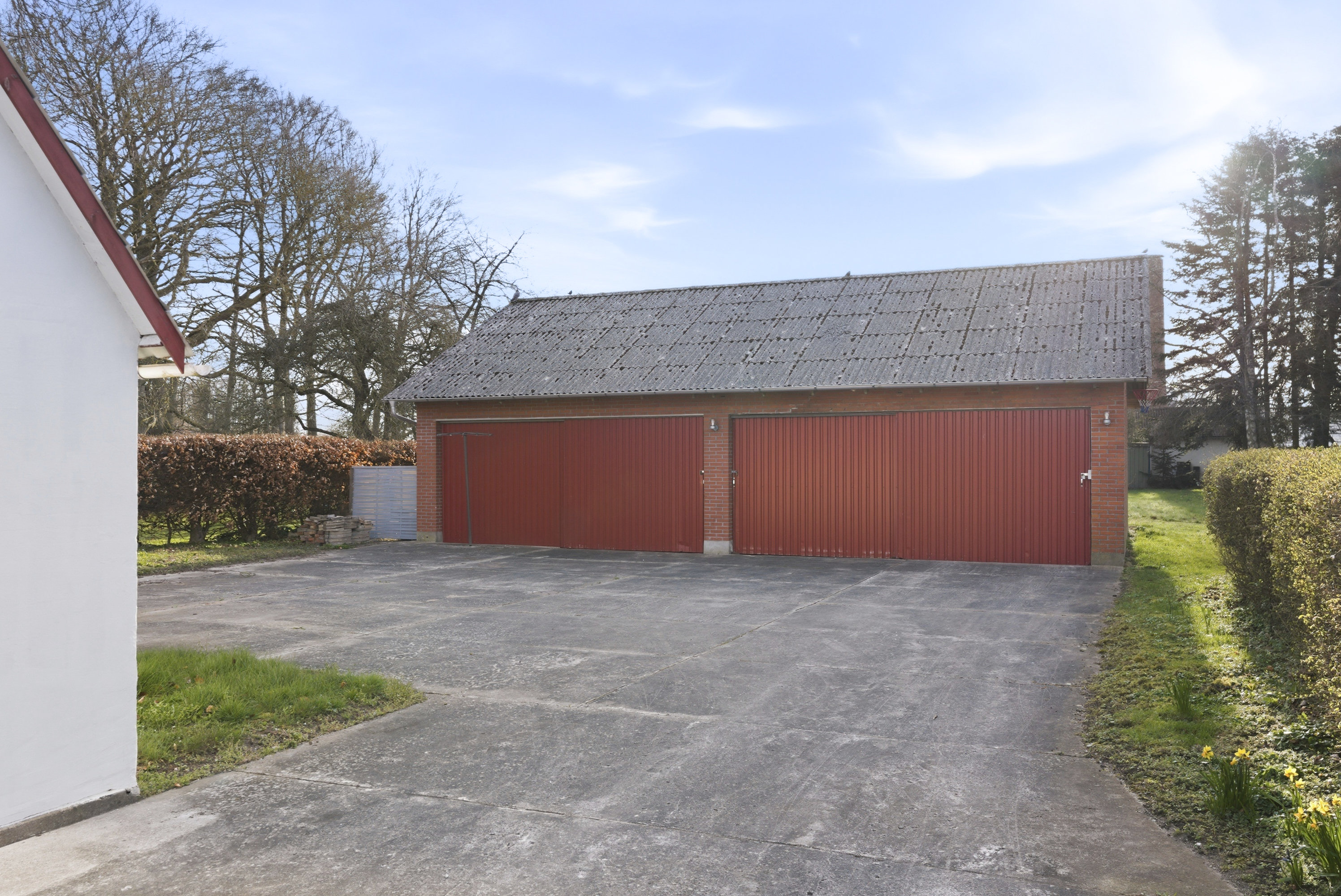 Fremhævet facade billede i fuldskærmstilstand. Billede af Stationsvej 9, Uggerslev, 5450 Otterup