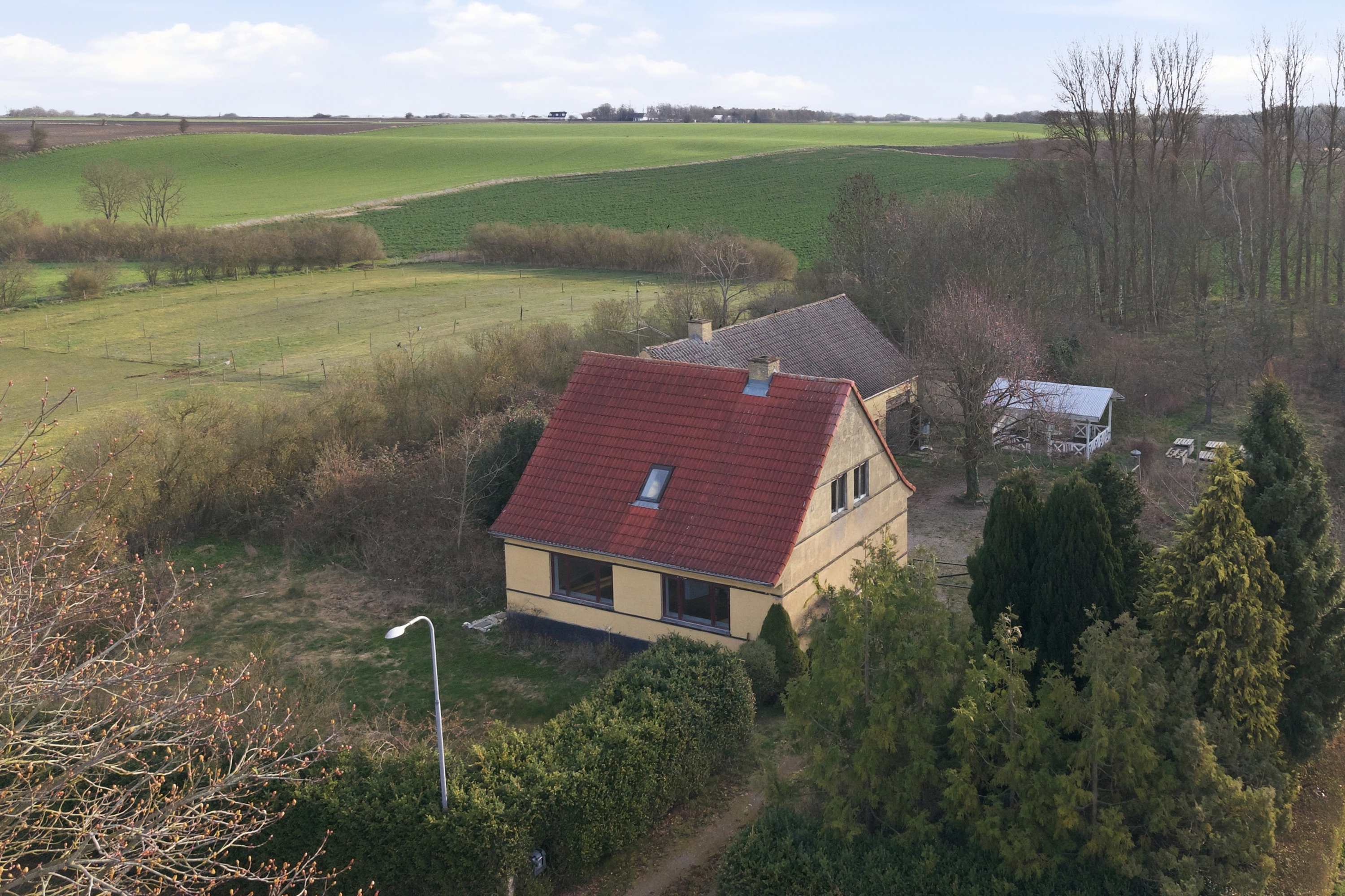Fremhævet facade billede i fuldskærmstilstand. Billede af Bystævnet 26, Bederslev, 5450 Otterup