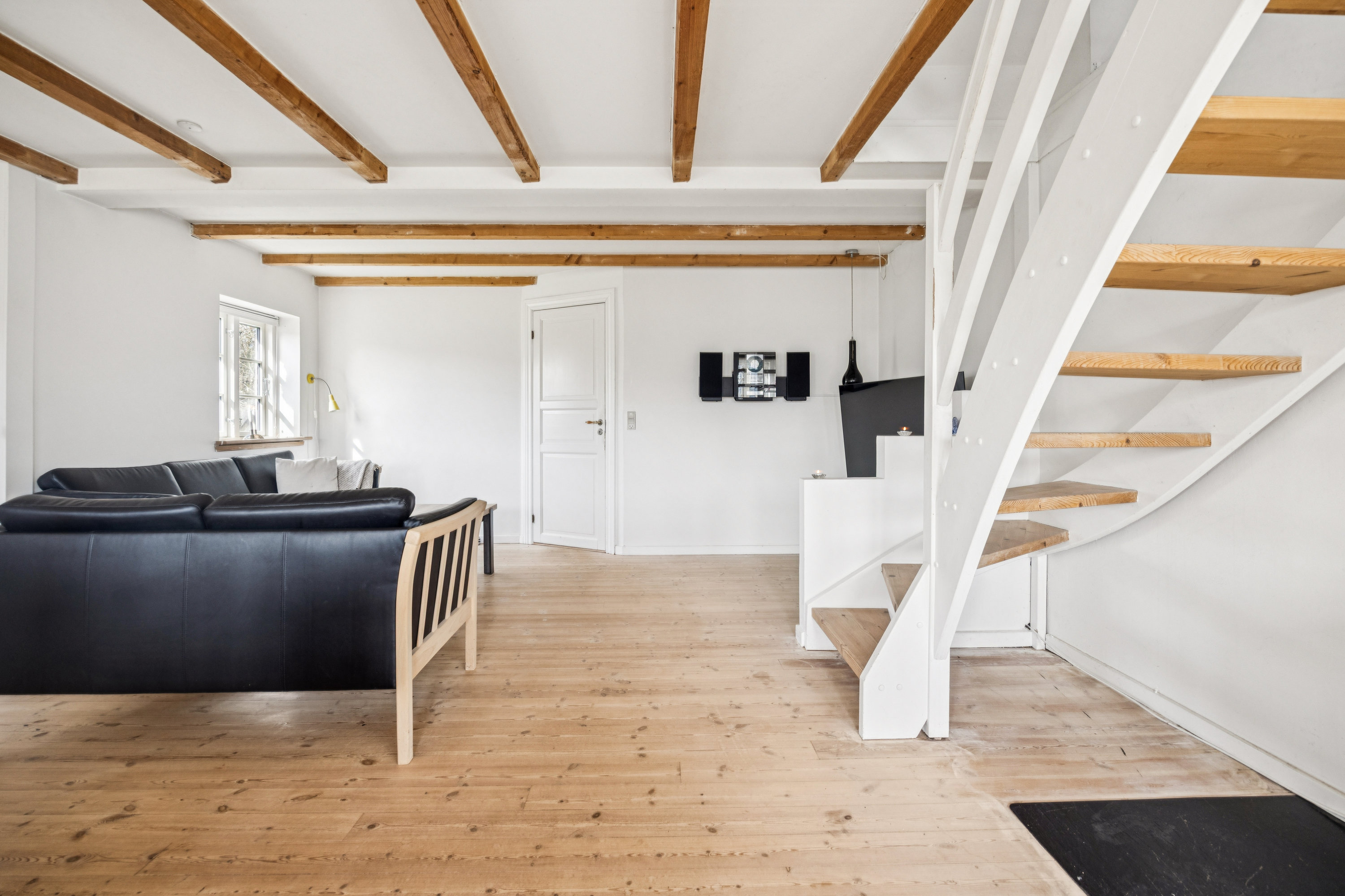 Fremhævet stue billede i fuldskærmstilstand. Billede af Smalby 5, Langholt, 9310 Vodskov