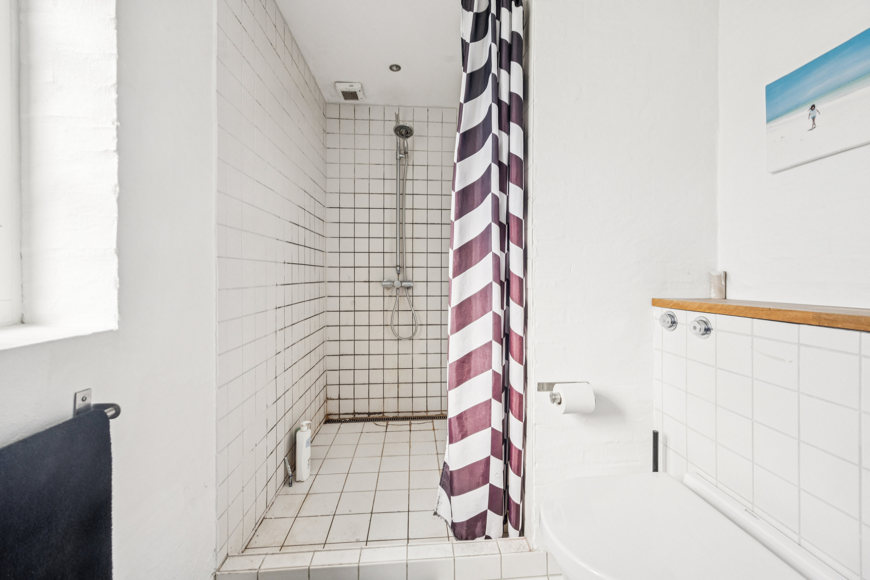 Fremhævet badeværelse billede i fuldskærmstilstand. Billede af Smalby 5, Langholt, 9310 Vodskov