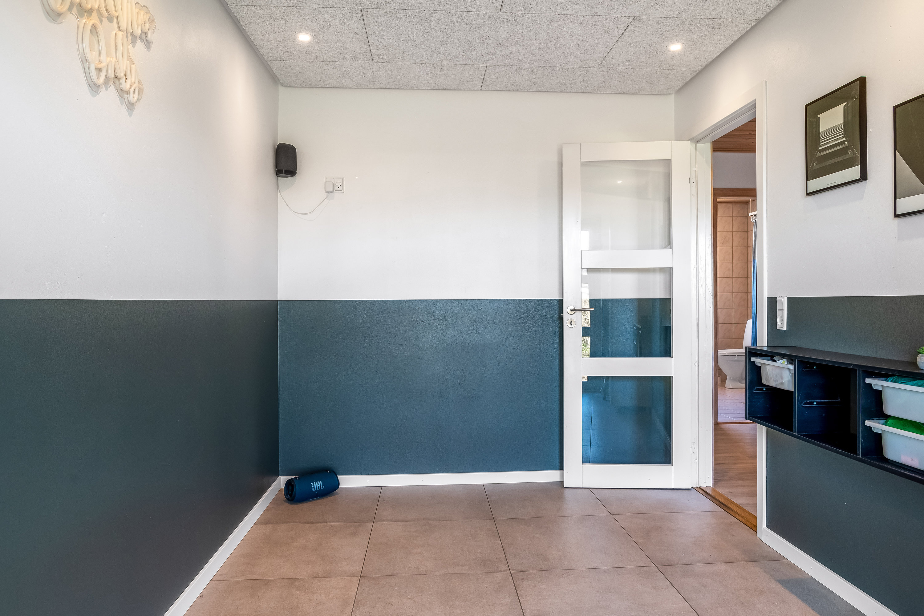 Fremhævet værelse billede i fuldskærmstilstand. Billede af Lindevænget 1, 7560 Hjerm