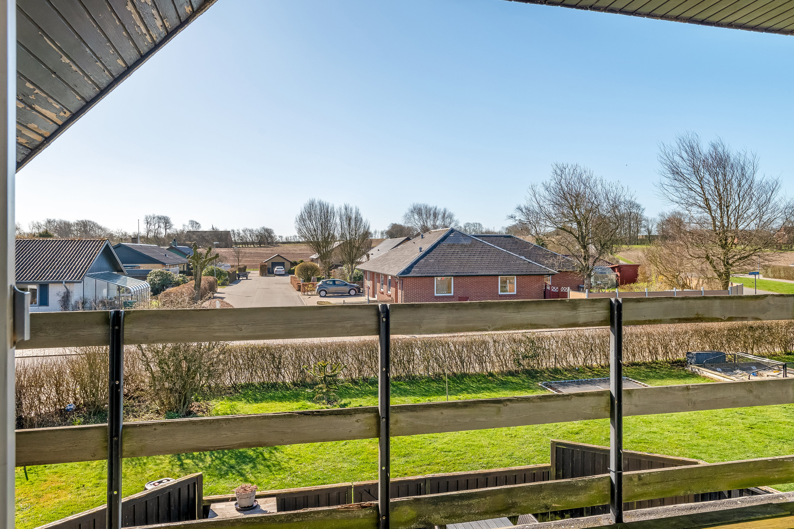 Fremhævet svalegang billede i fuldskærmstilstand. Billede af Lindevænget 1, 7560 Hjerm