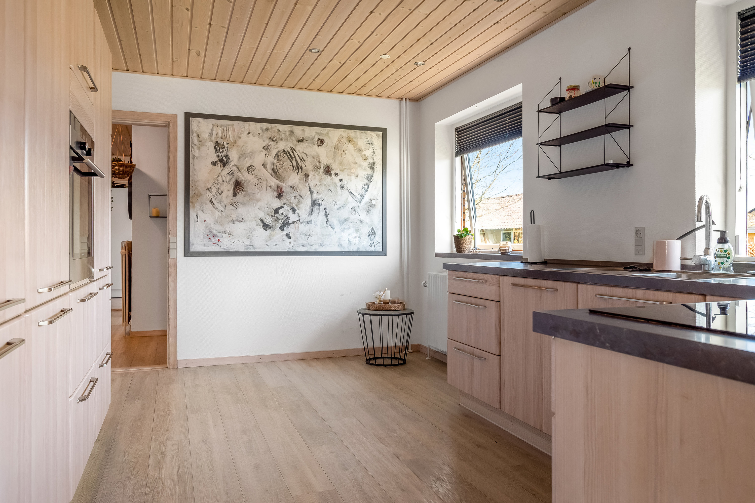 Fremhævet køkken billede i fuldskærmstilstand. Billede af Lindevænget 1, 7560 Hjerm