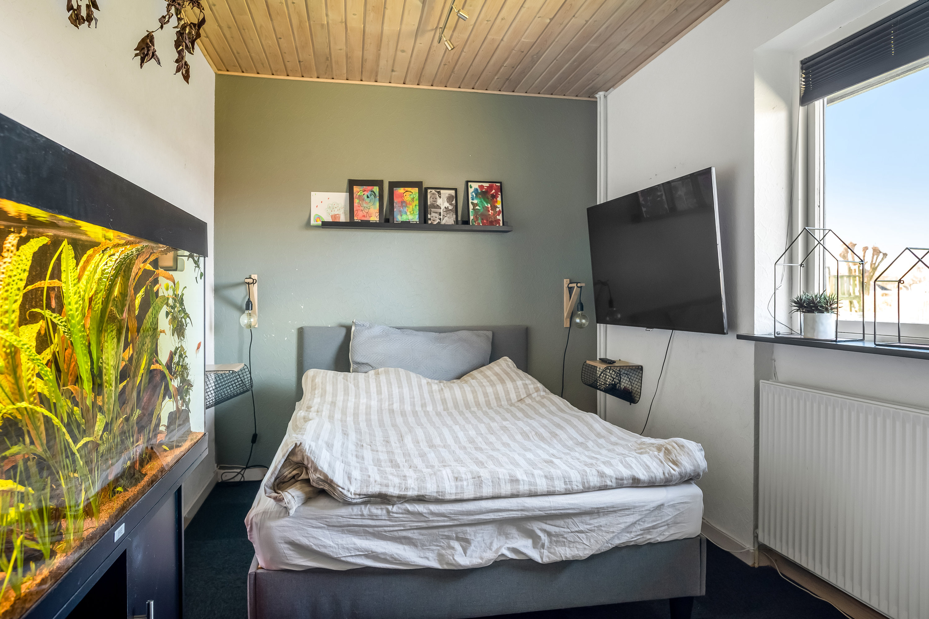 Fremhævet værelse billede i fuldskærmstilstand. Billede af Lindevænget 1, 7560 Hjerm