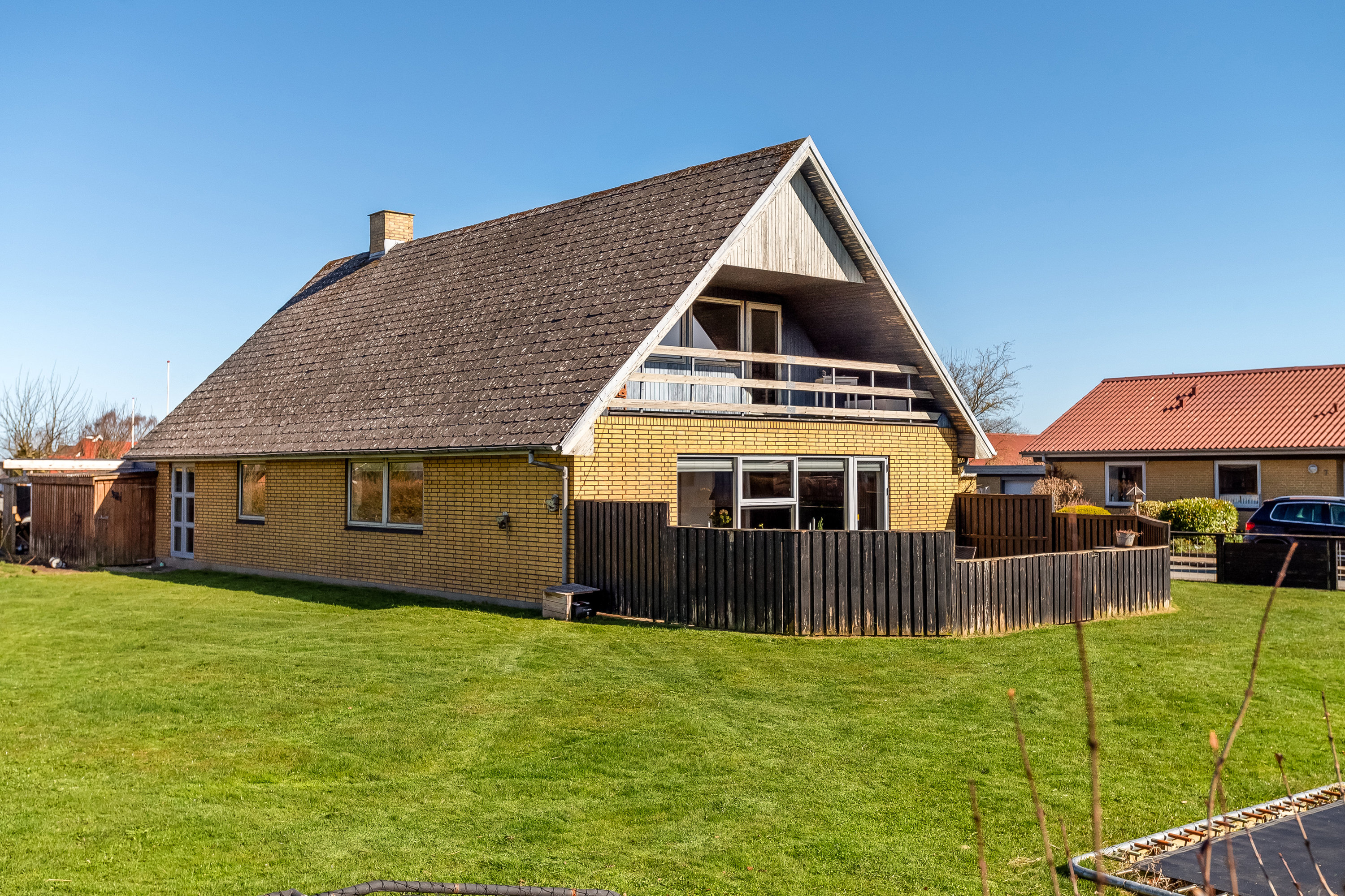 Fremhævet ejendommen billede i fuldskærmstilstand. Billede af Lindevænget 1, 7560 Hjerm