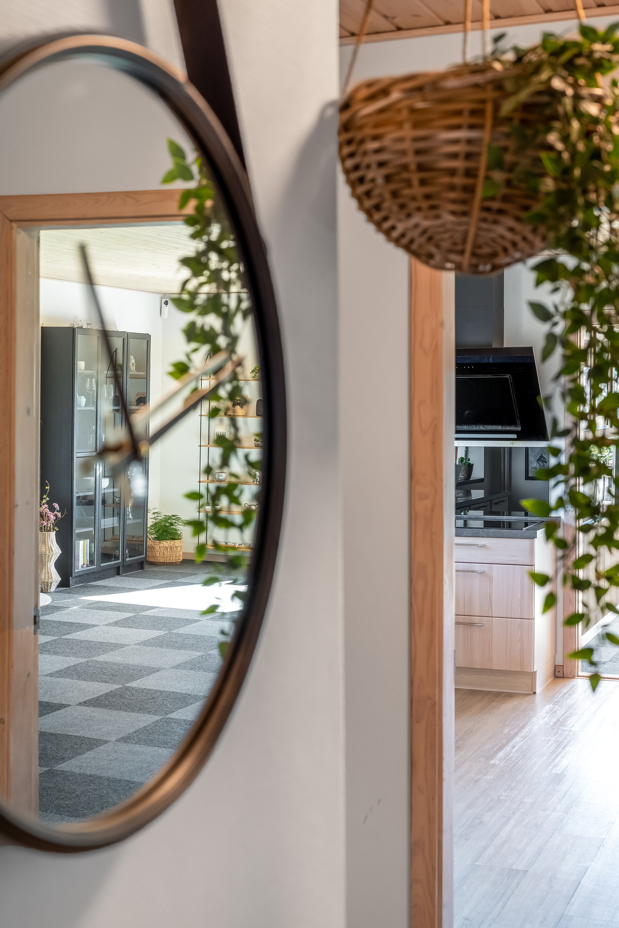 Fremhævet stue billede i fuldskærmstilstand. Billede af Lindevænget 1, 7560 Hjerm