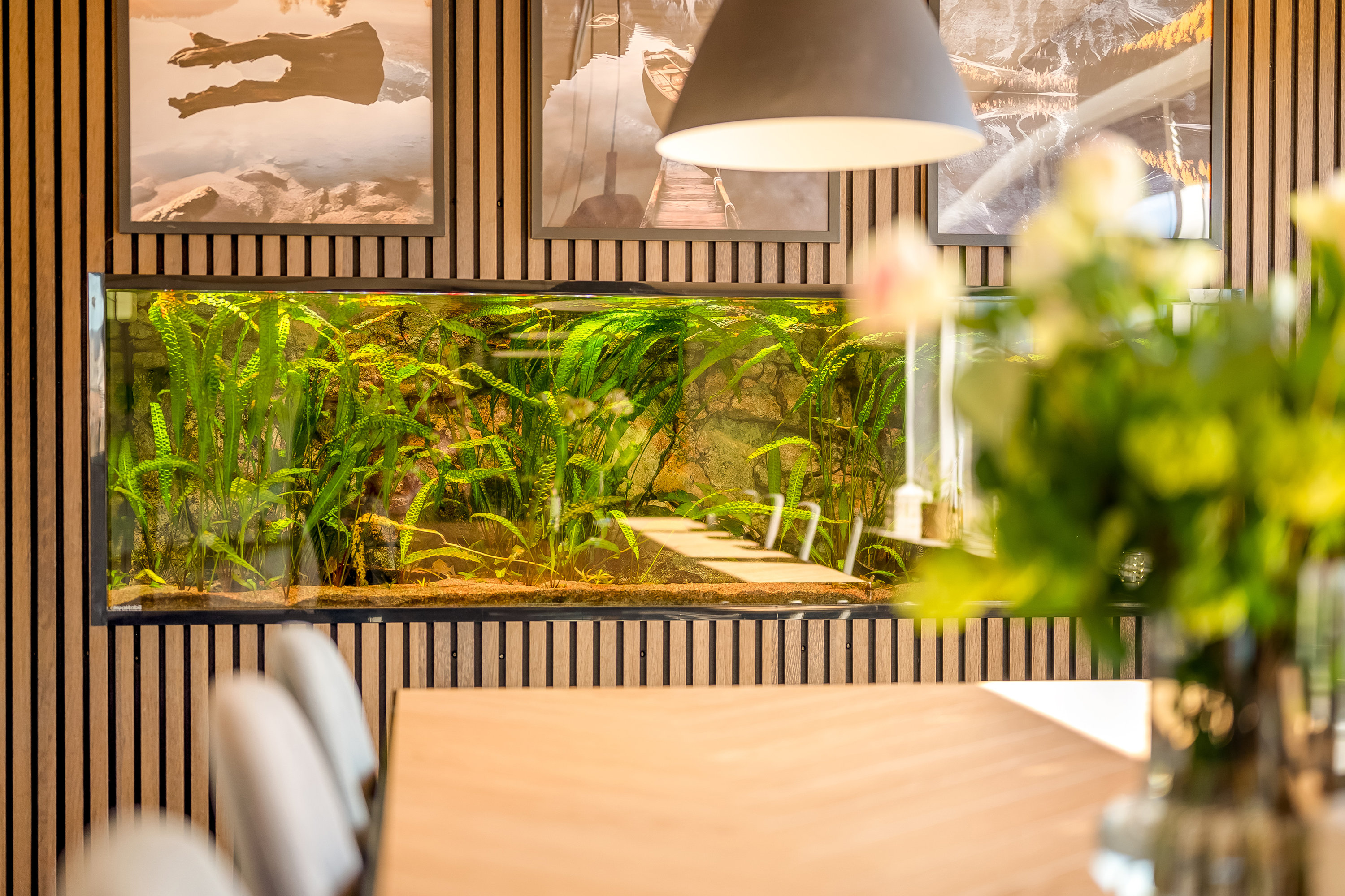 Fremhævet stue billede i fuldskærmstilstand. Billede af Lindevænget 1, 7560 Hjerm