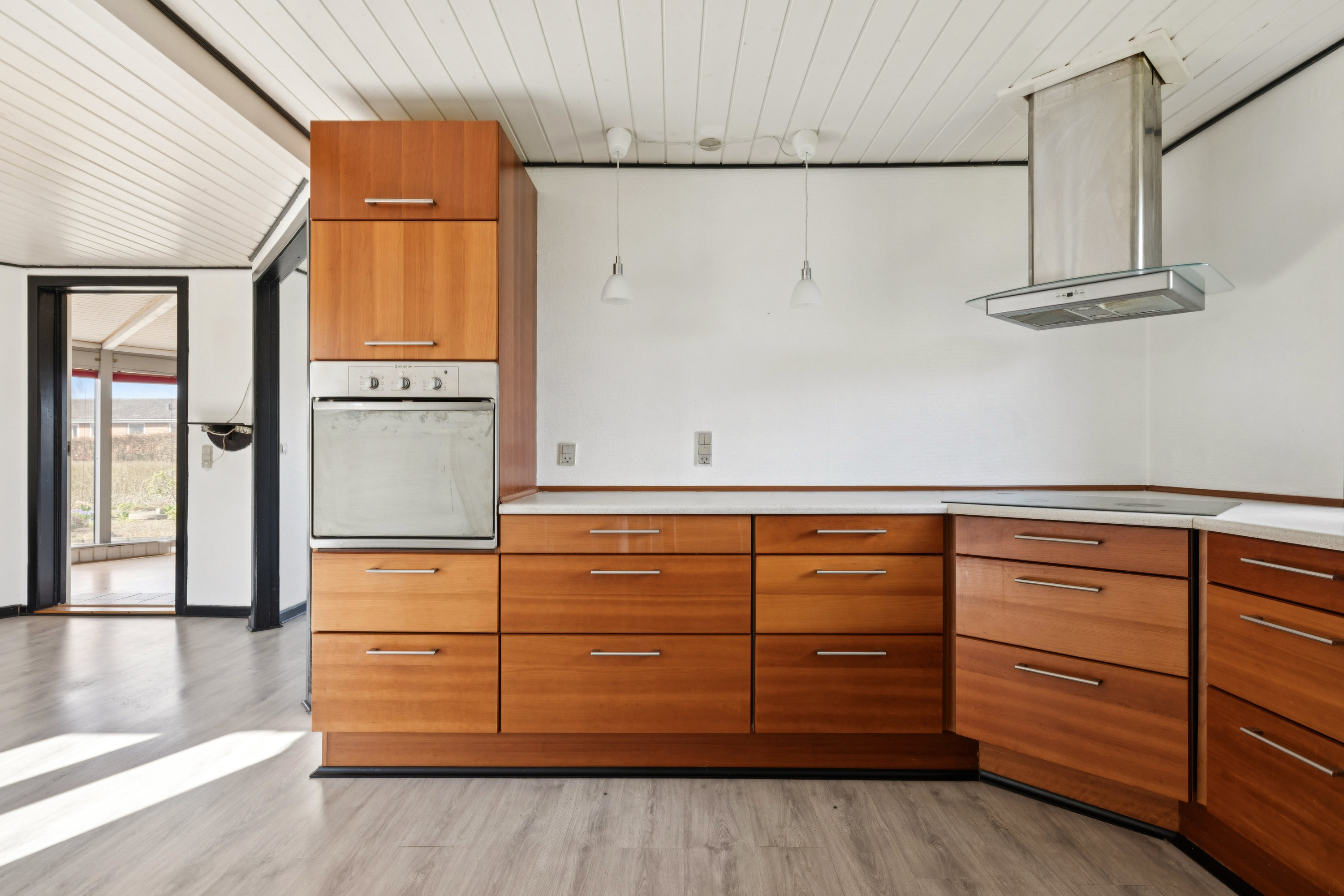 Fremhævet køkken billede i fuldskærmstilstand. Billede af Møllebækvej 15, Bjerregrav, 9632 Møldrup