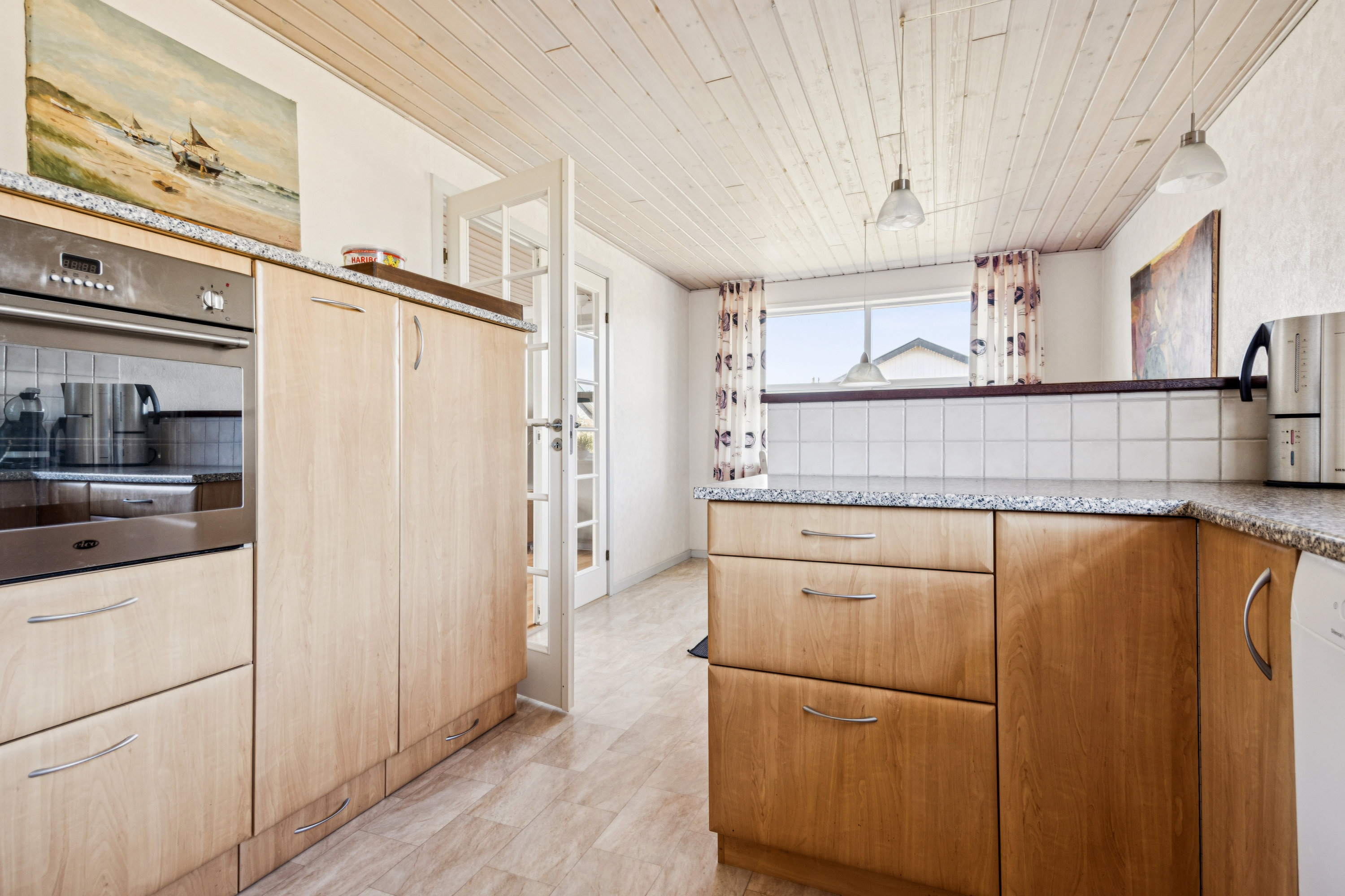 Fremhævet køkken billede i fuldskærmstilstand. Billede af Hirsehaven 7, Ulsted, 9370 Hals