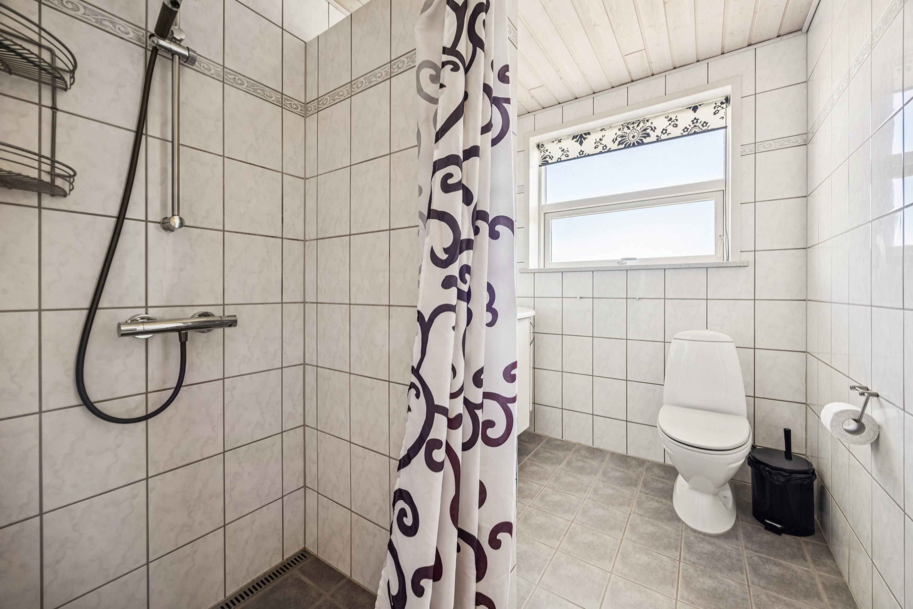 Fremhævet badeværelse billede i fuldskærmstilstand. Billede af Hirsehaven 7, Ulsted, 9370 Hals