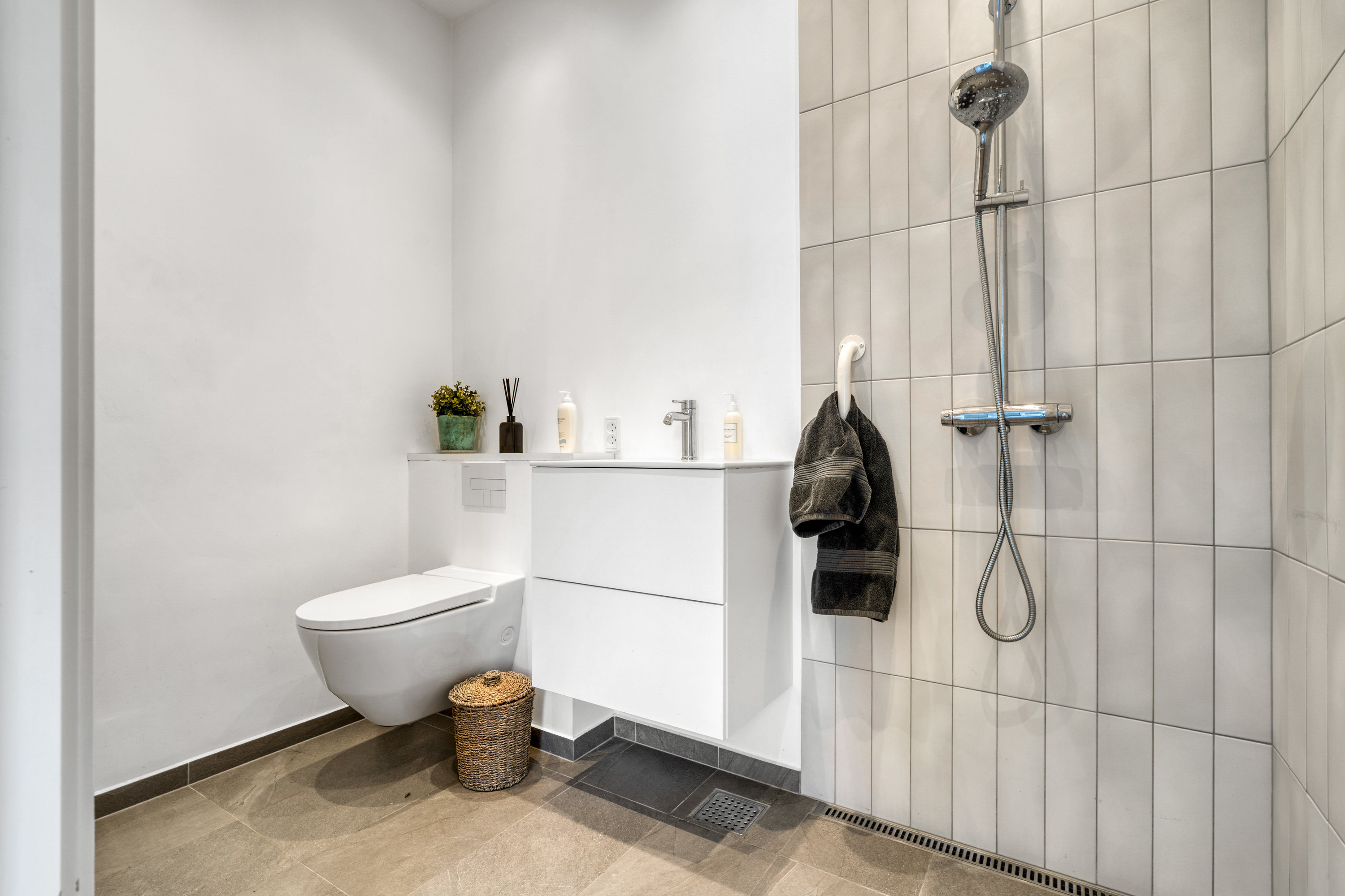 Fremhævet badeværelse billede i fuldskærmstilstand. Billede af Maltevang 27, 3400 Hillerød