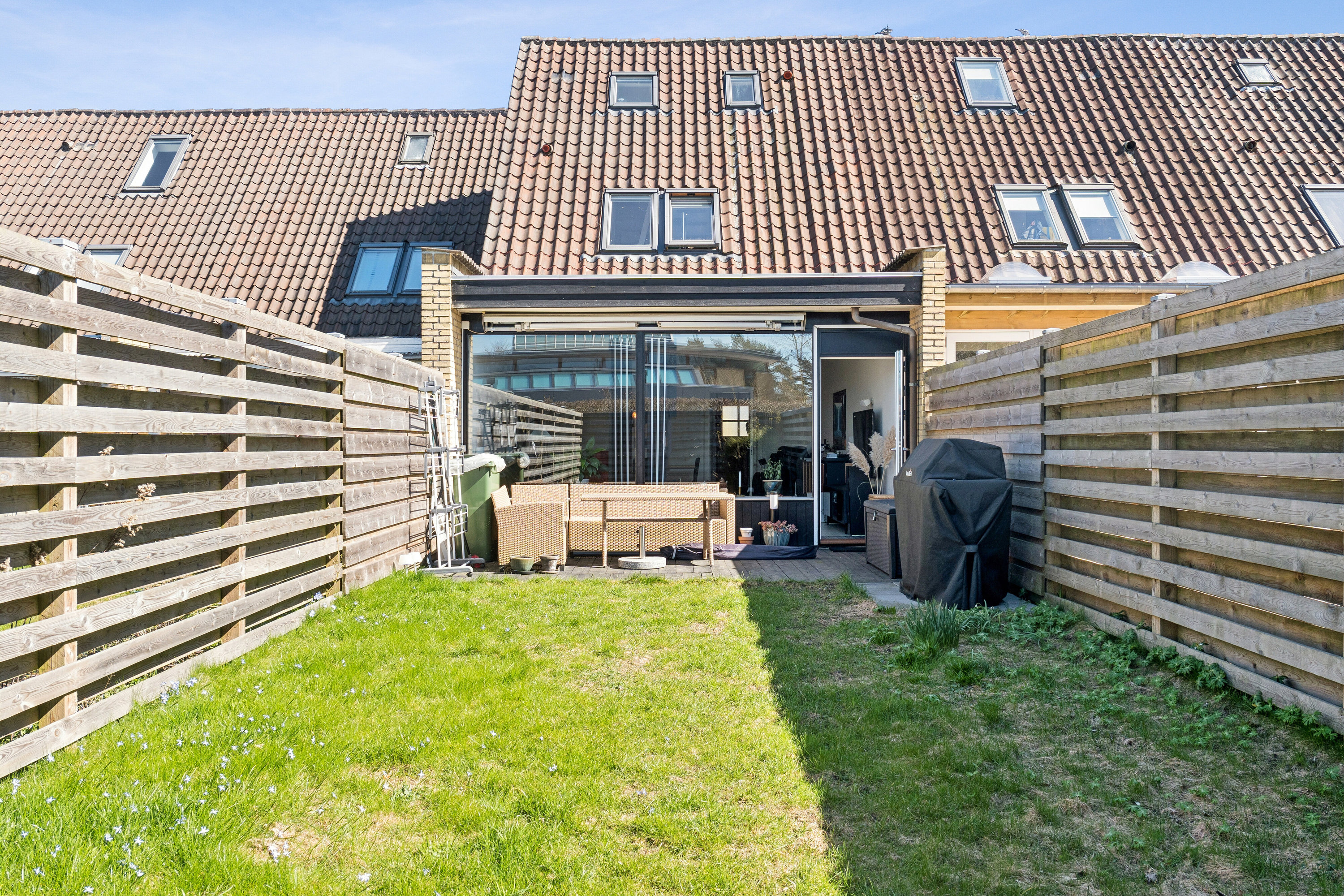 Fremhævet set fra haven billede i fuldskærmstilstand. Billede af Tårnvej 383B, 2610 Rødovre