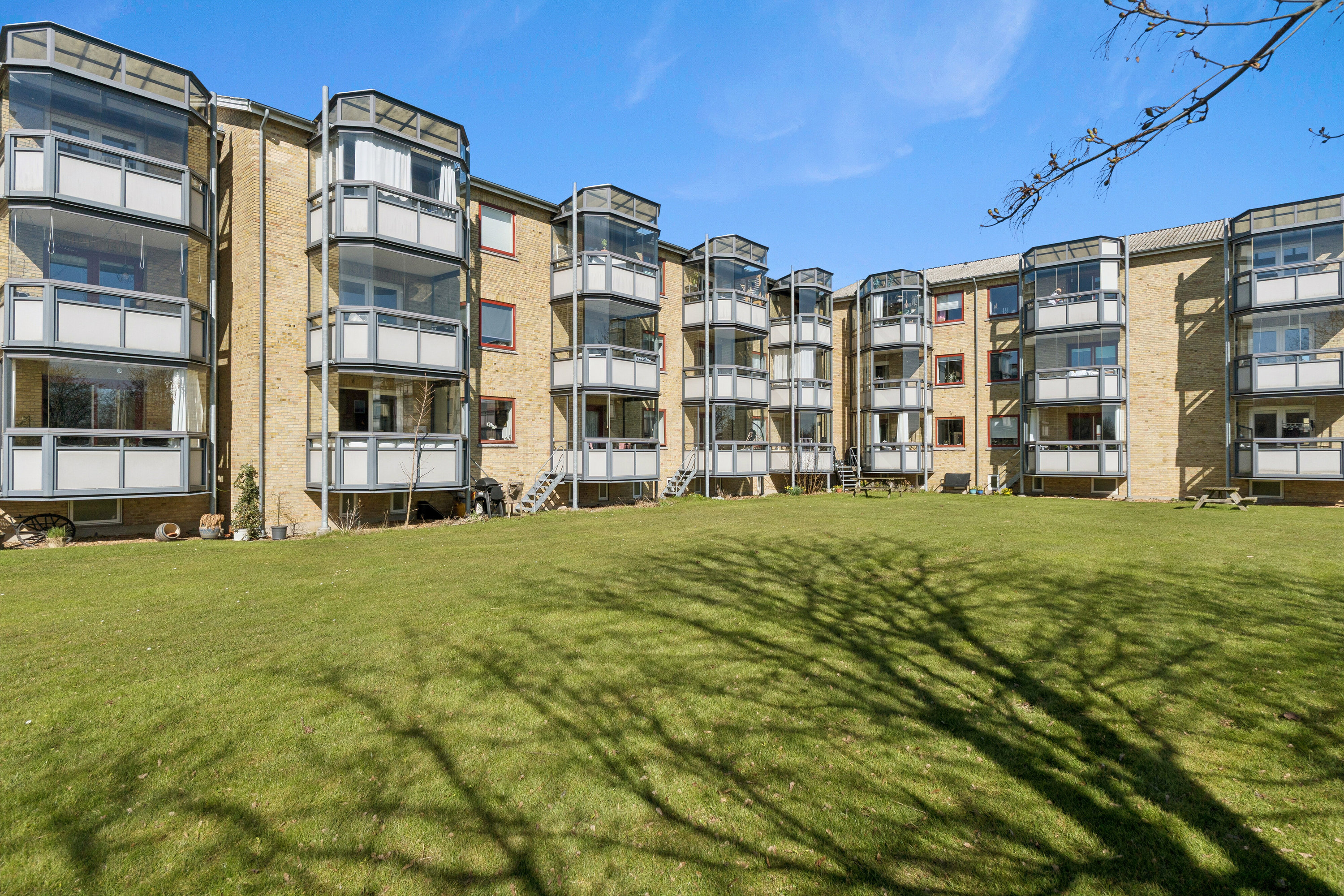 Fremhævet gårdmiljø billede i fuldskærmstilstand. Billede af Roskildevænget 18, st.. th., 4000 Roskilde