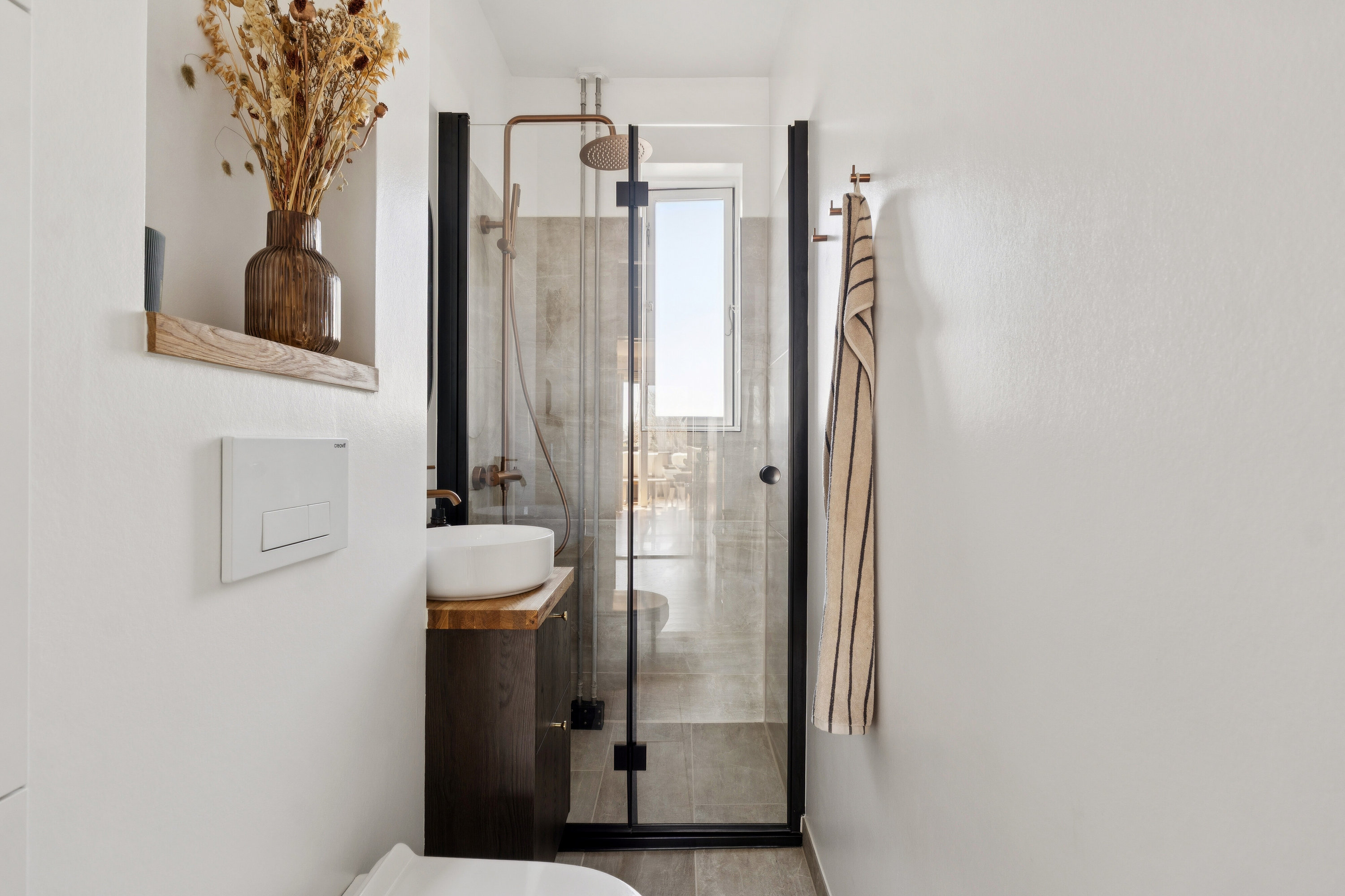 Fremhævet badeværelse billede i fuldskærmstilstand. Billede af Roskildevænget 18, st.. th., 4000 Roskilde