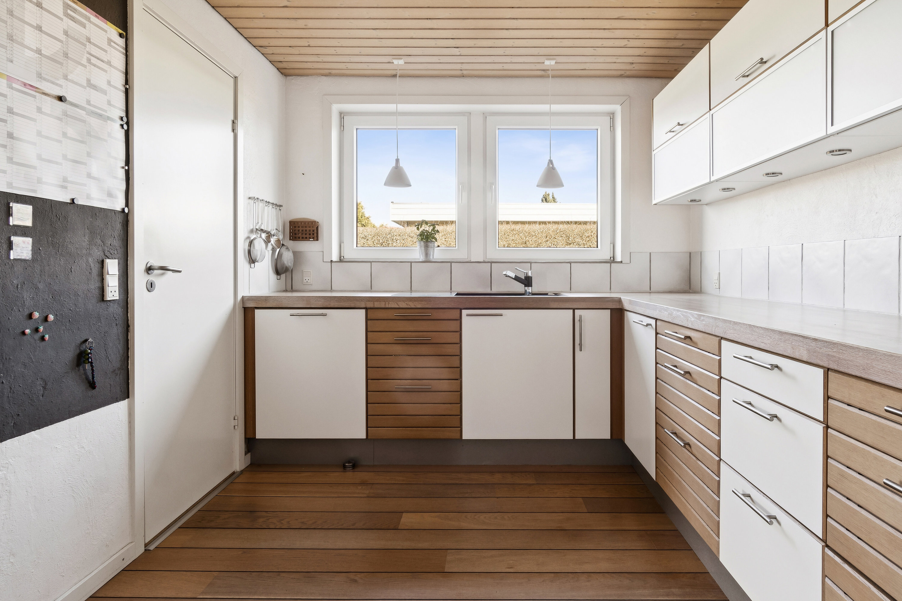 Fremhævet køkken billede i fuldskærmstilstand. Billede af Damvænget 22, 8310 Tranbjerg J