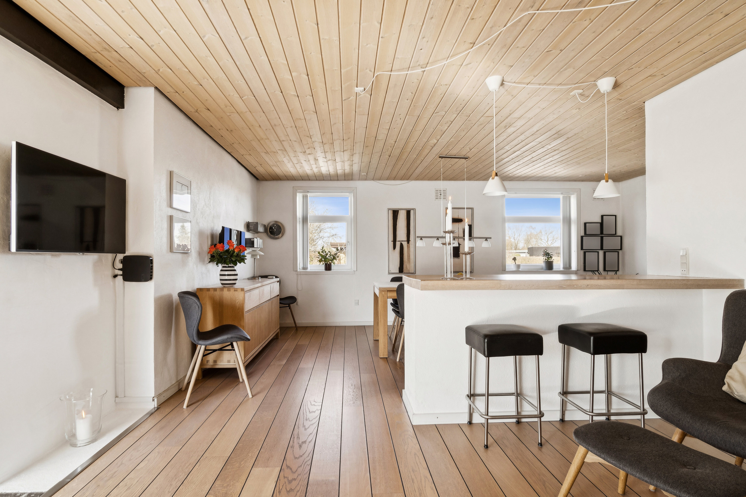 Fremhævet stue billede i fuldskærmstilstand. Billede af Damvænget 22, 8310 Tranbjerg J