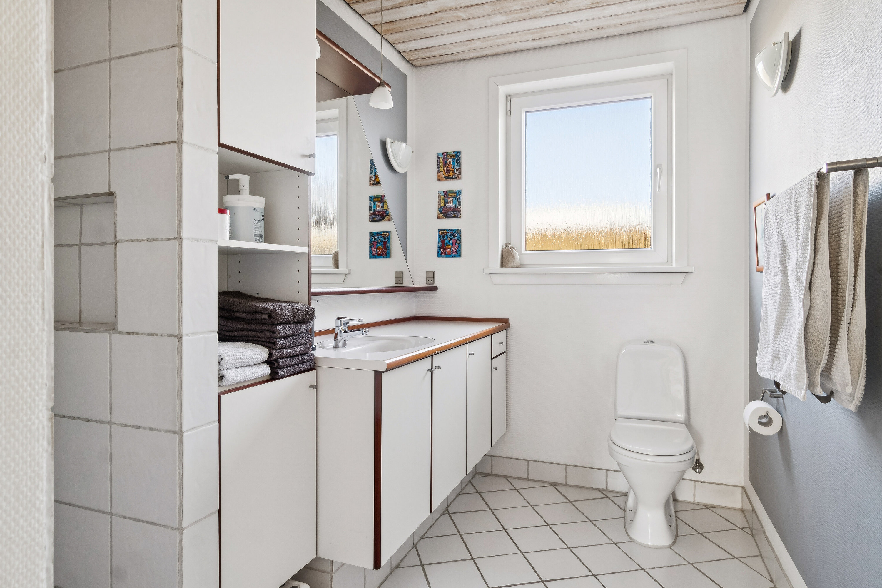 Fremhævet badeværelse billede i fuldskærmstilstand. Billede af Damvænget 22, 8310 Tranbjerg J