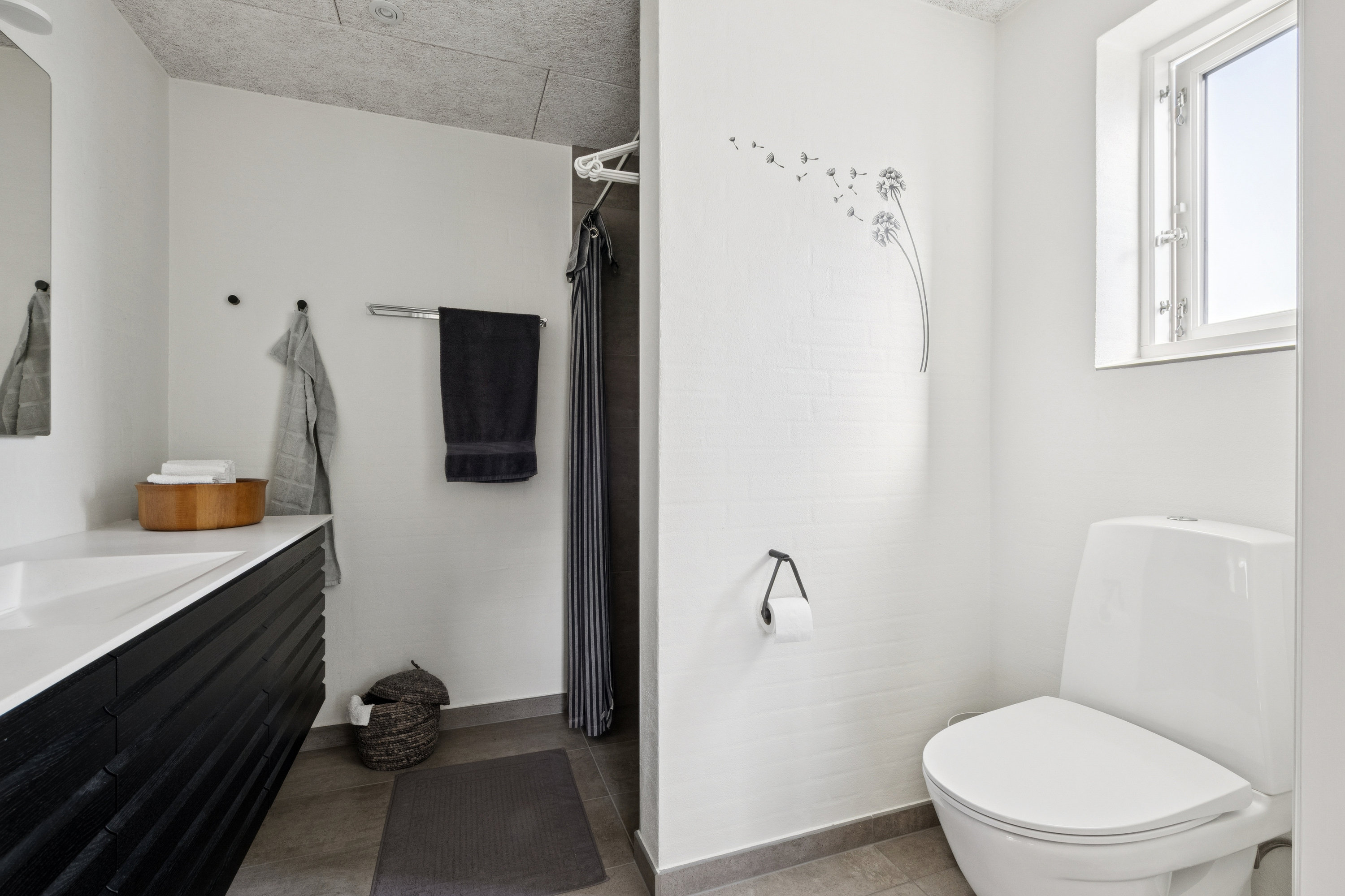 Fremhævet badeværelse billede i fuldskærmstilstand. Billede af Kirkestræde 15, Glyngøre, 7870 Roslev