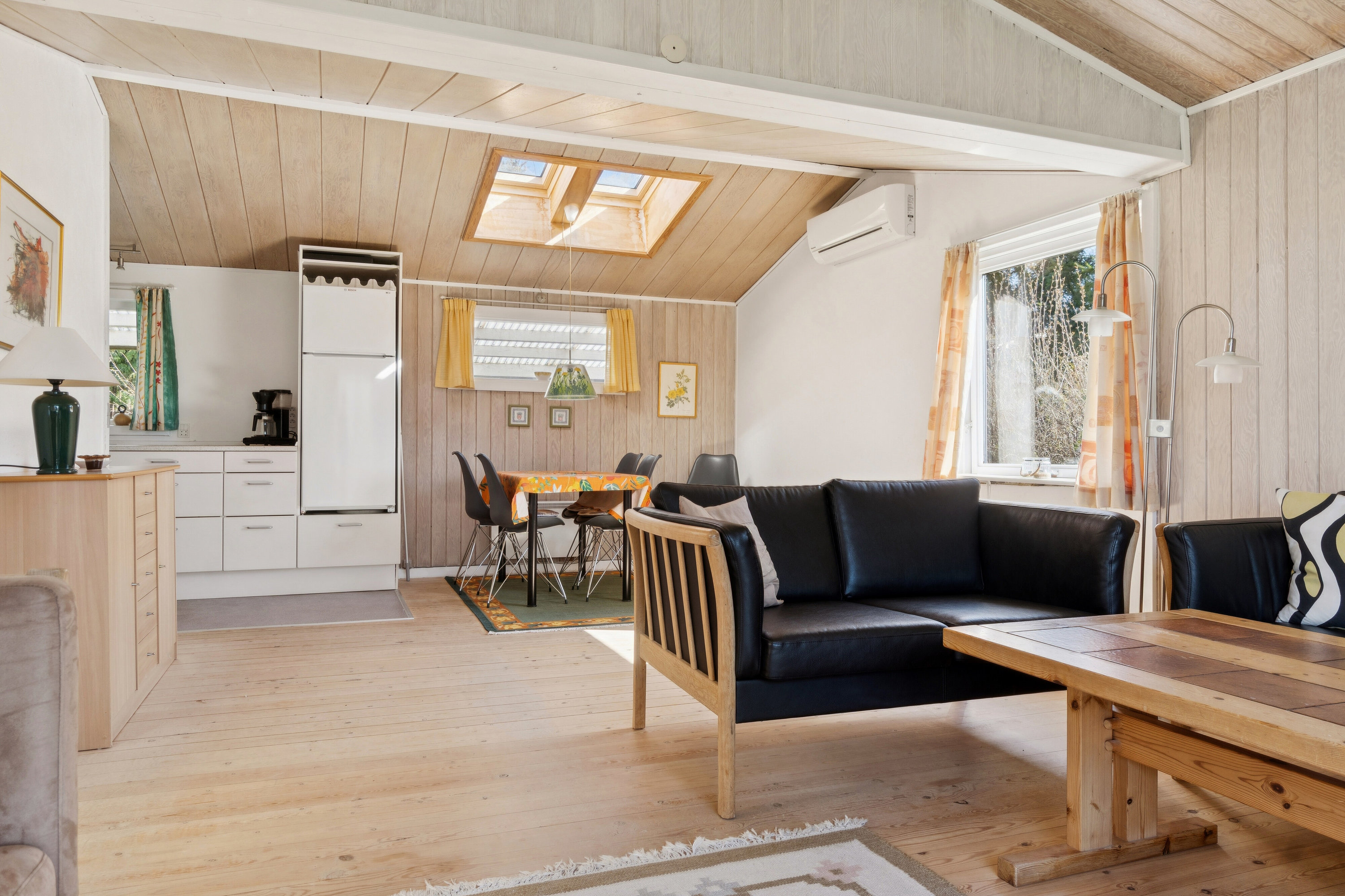 Fremhævet stue billede i fuldskærmstilstand. Billede af Dalsvinget 15, Store Havelse Strand, 3310 Ølsted