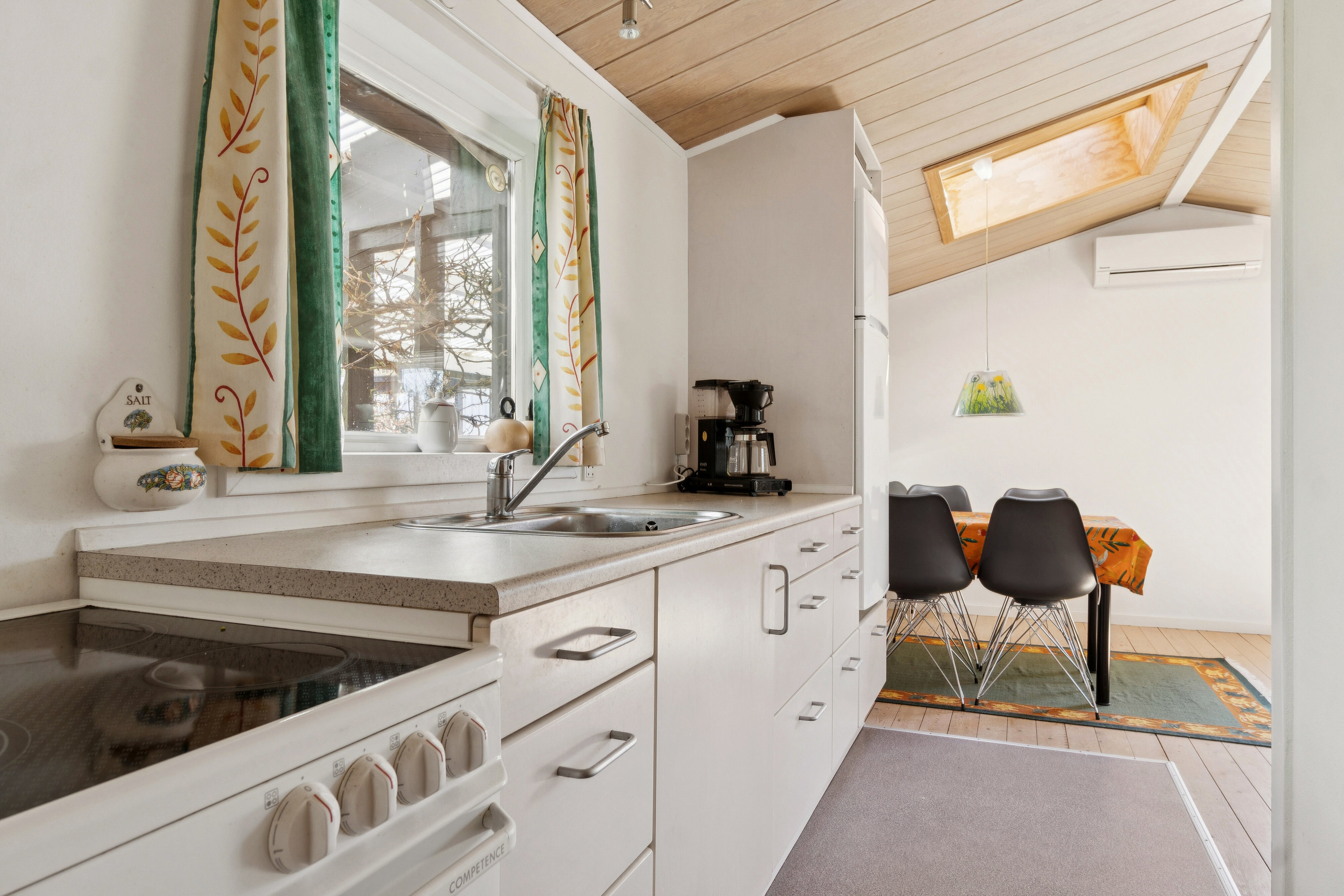 Fremhævet køkken billede i fuldskærmstilstand. Billede af Dalsvinget 15, Store Havelse Strand, 3310 Ølsted