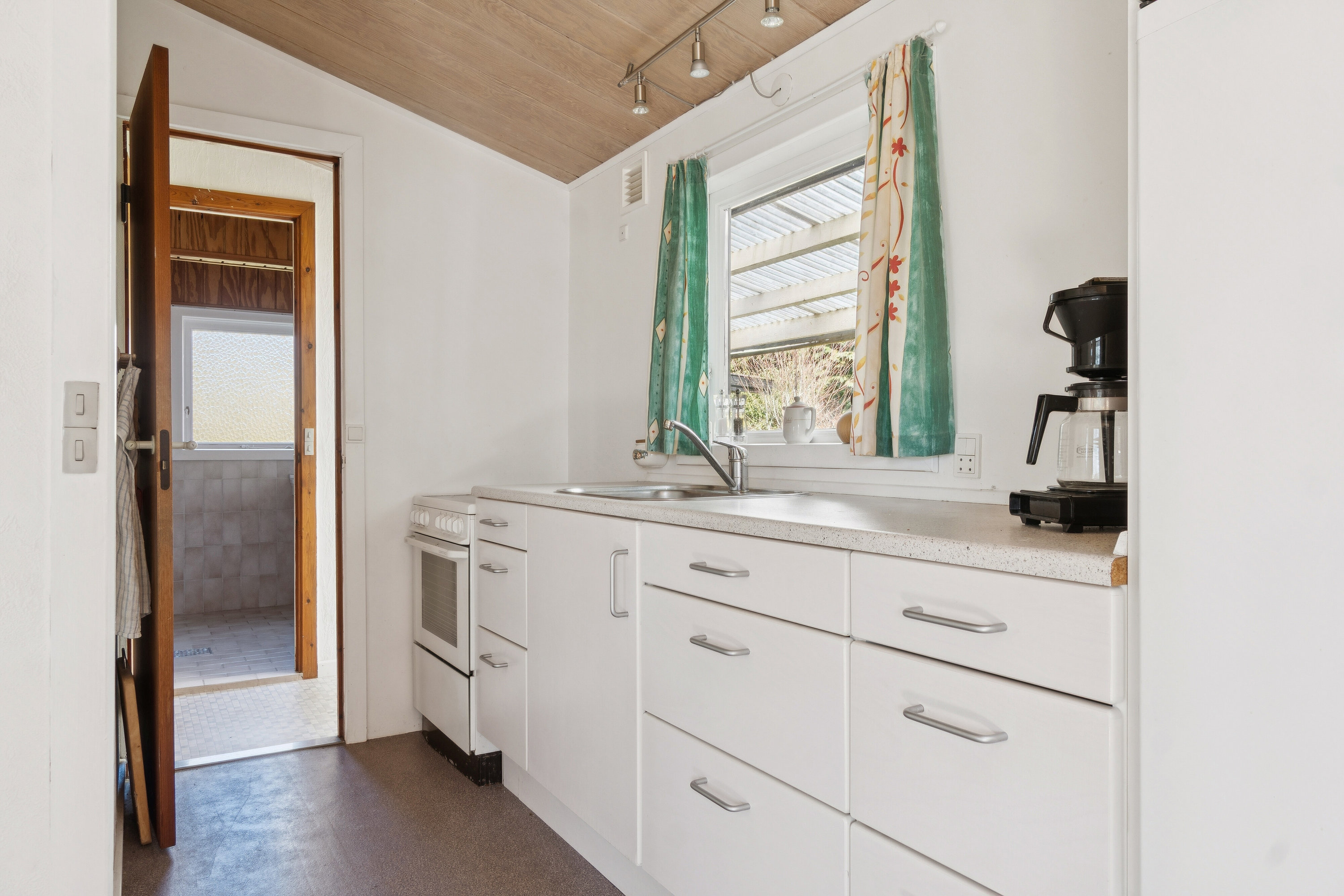 Fremhævet køkken billede i fuldskærmstilstand. Billede af Dalsvinget 15, Store Havelse Strand, 3310 Ølsted