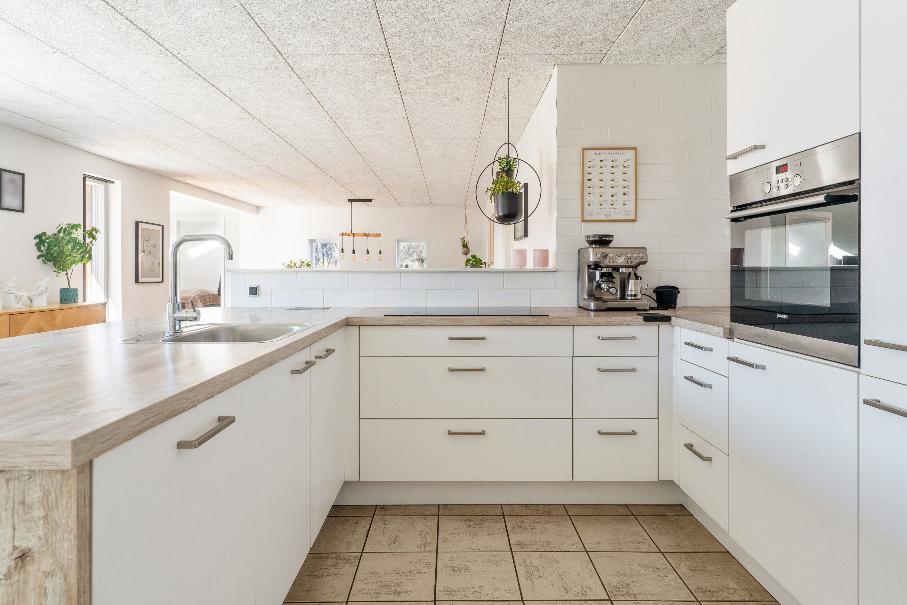 Fremhævet køkken billede i fuldskærmstilstand. Billede af Topasdalen 6, 8930 Randers NØ