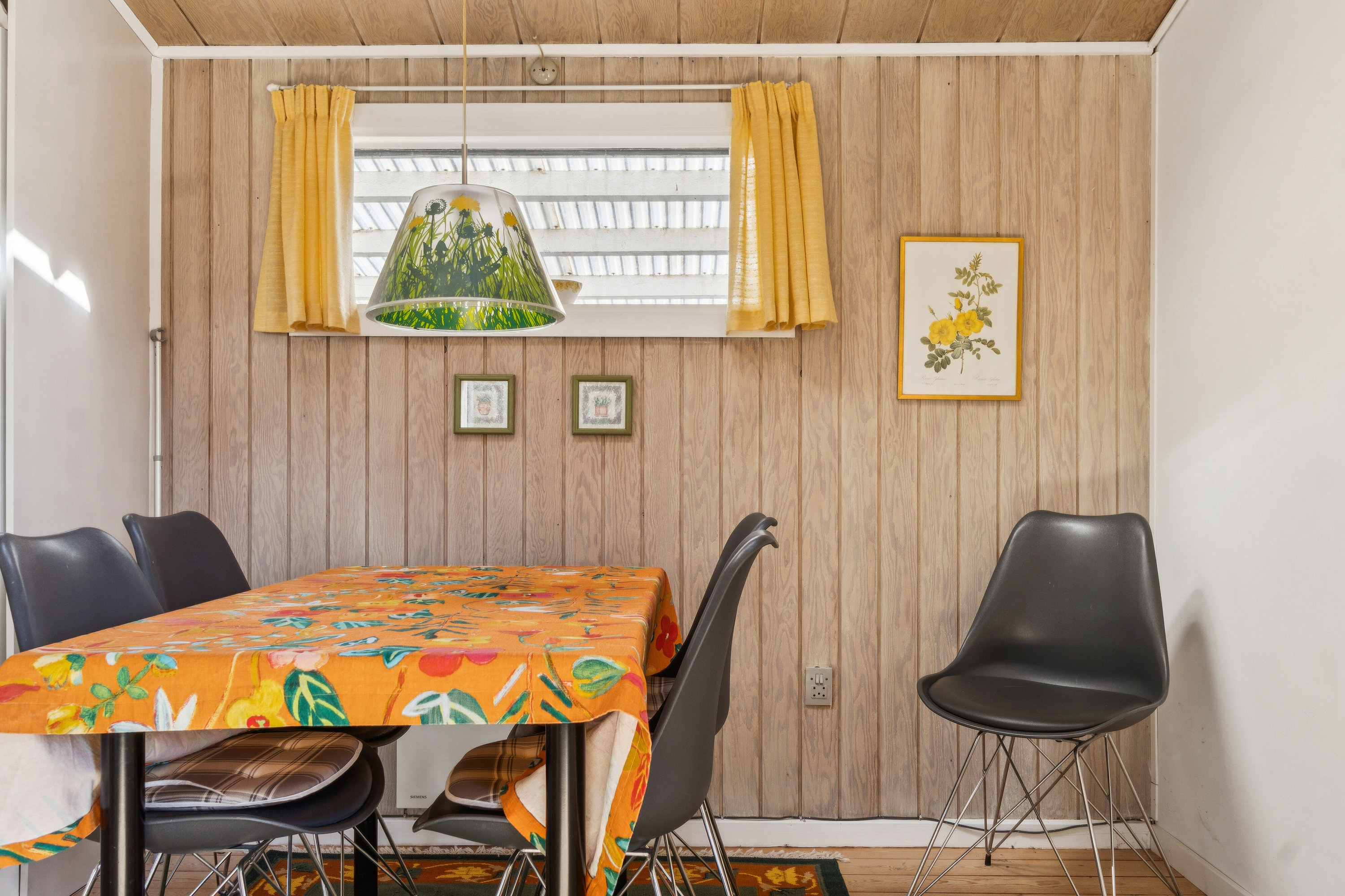 Fremhævet spisestue billede i fuldskærmstilstand. Billede af Dalsvinget 15, Store Havelse Strand, 3310 Ølsted