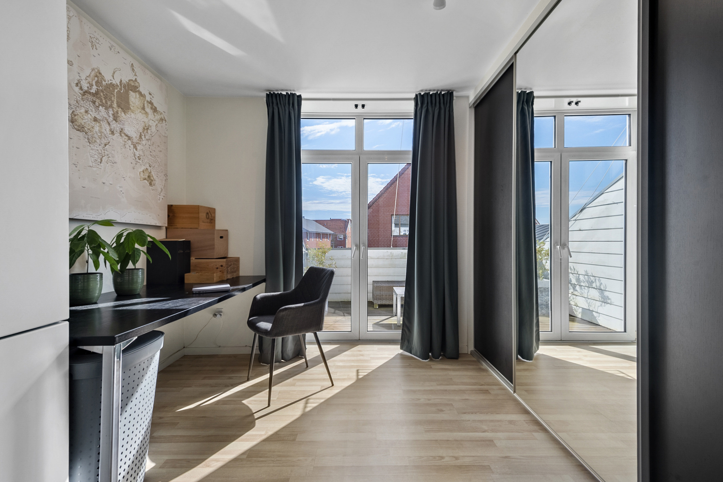 Fremhævet kontor billede i fuldskærmstilstand. Billede af Ribegade 1, st.., 6700 Esbjerg