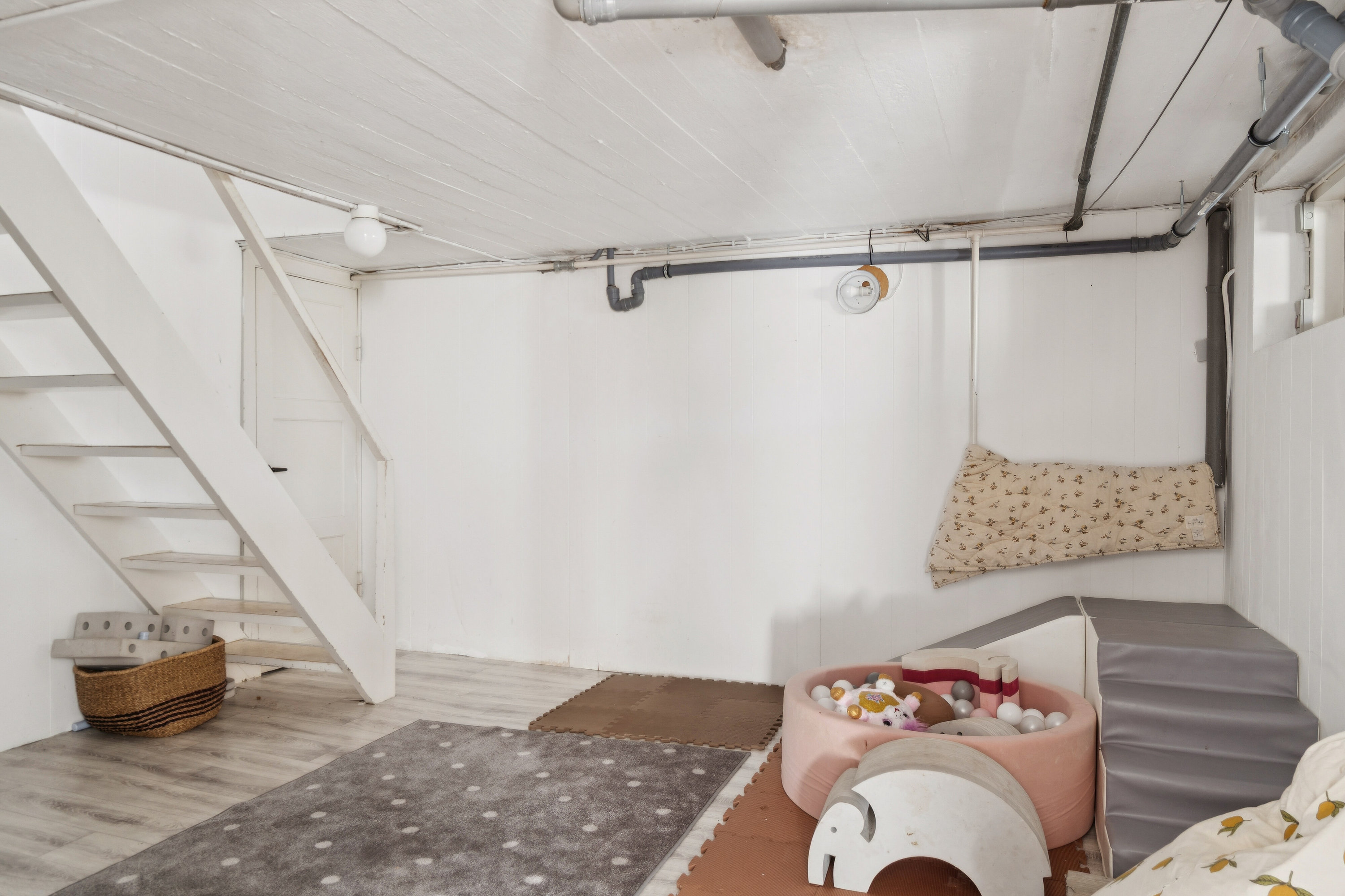 Fremhævet gang billede i fuldskærmstilstand. Billede af Eriksvej 4, 2600 Glostrup