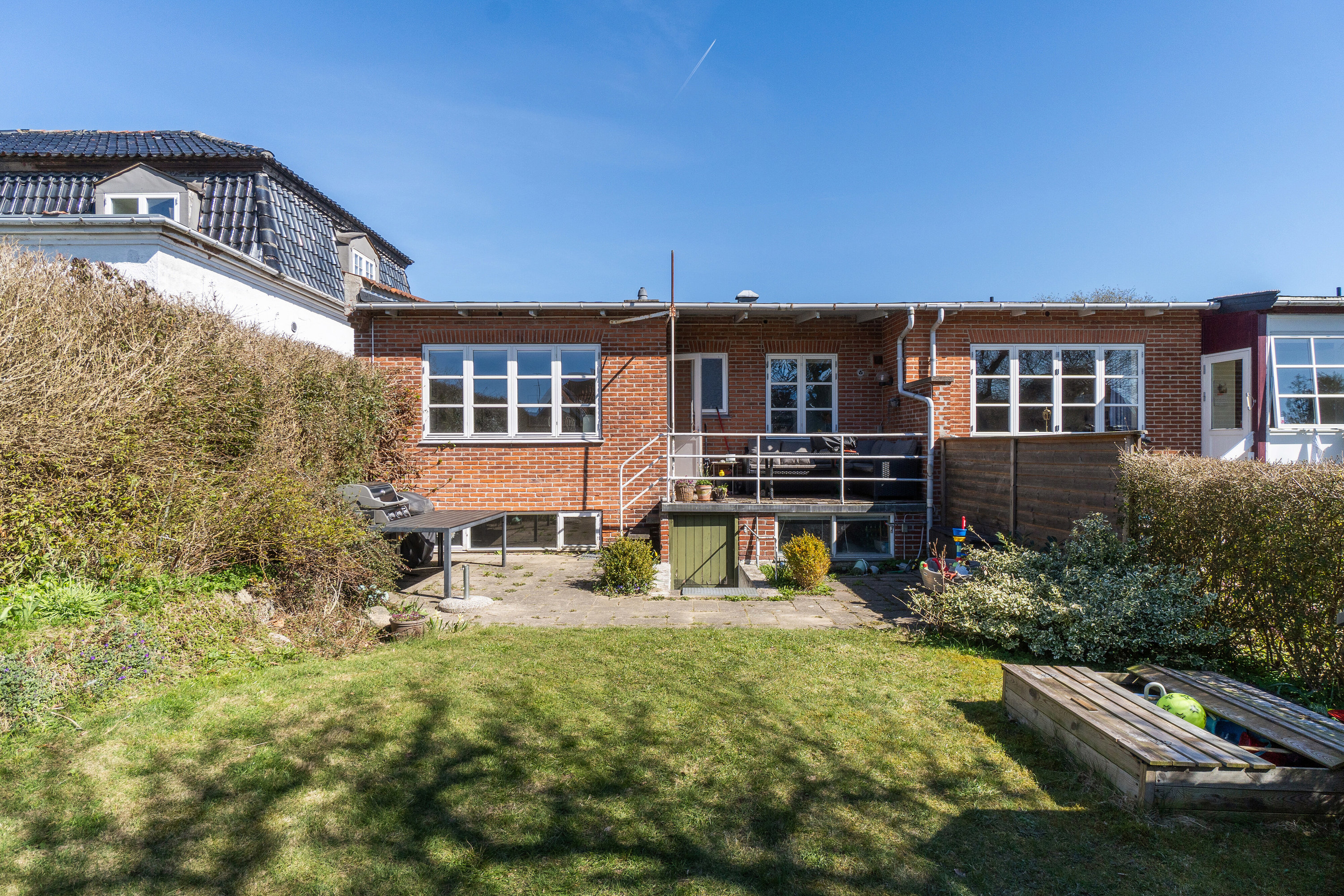 Fremhævet set fra haven billede i fuldskærmstilstand. Billede af Eriksvej 4, 2600 Glostrup