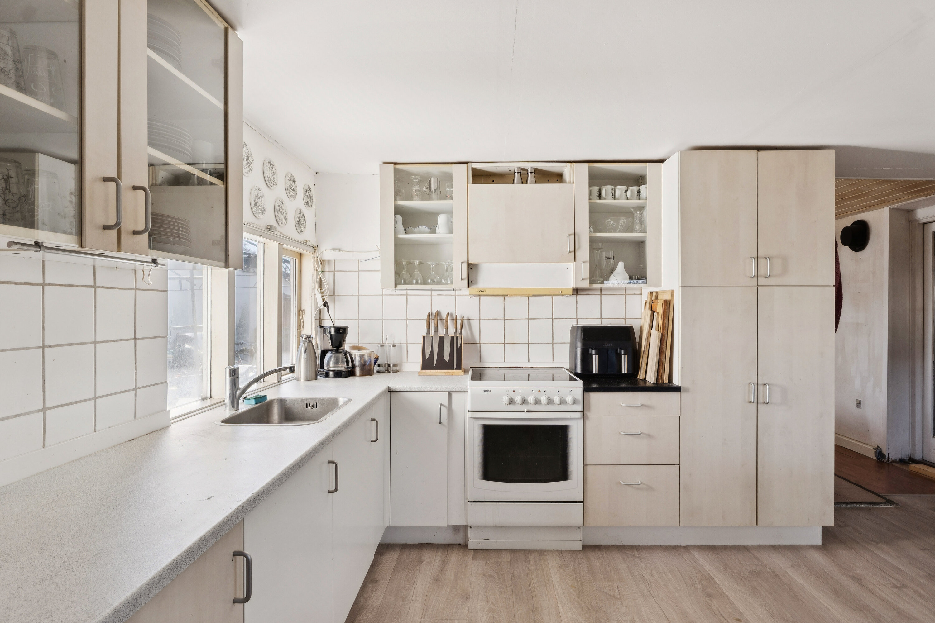 Fremhævet køkken billede i fuldskærmstilstand. Billede af Ellevej 80, Enghaven, 3300 Frederiksværk