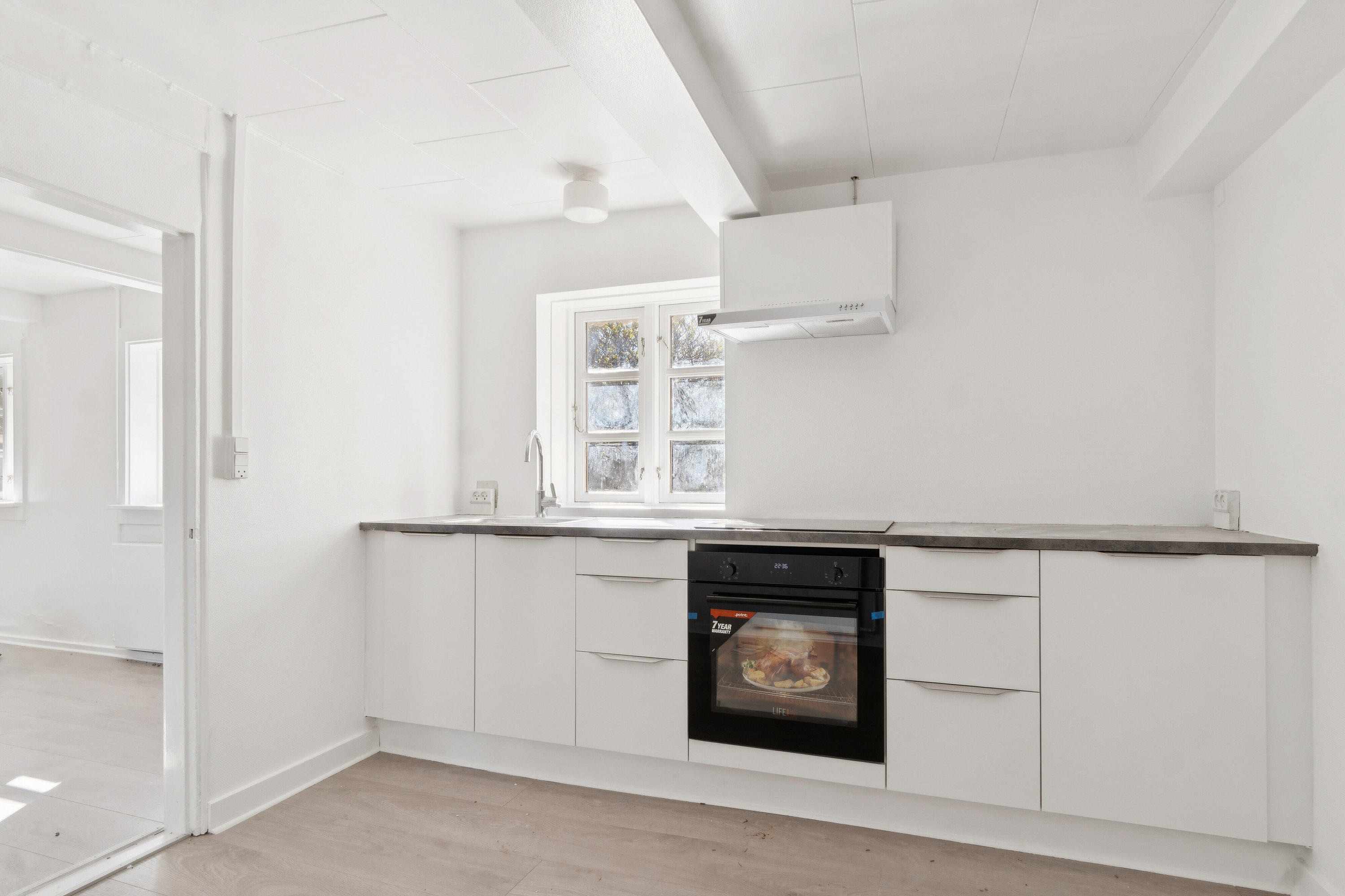 Fremhævet køkken billede i fuldskærmstilstand. Billede af Landevejen 40, 4060 Kirke Såby