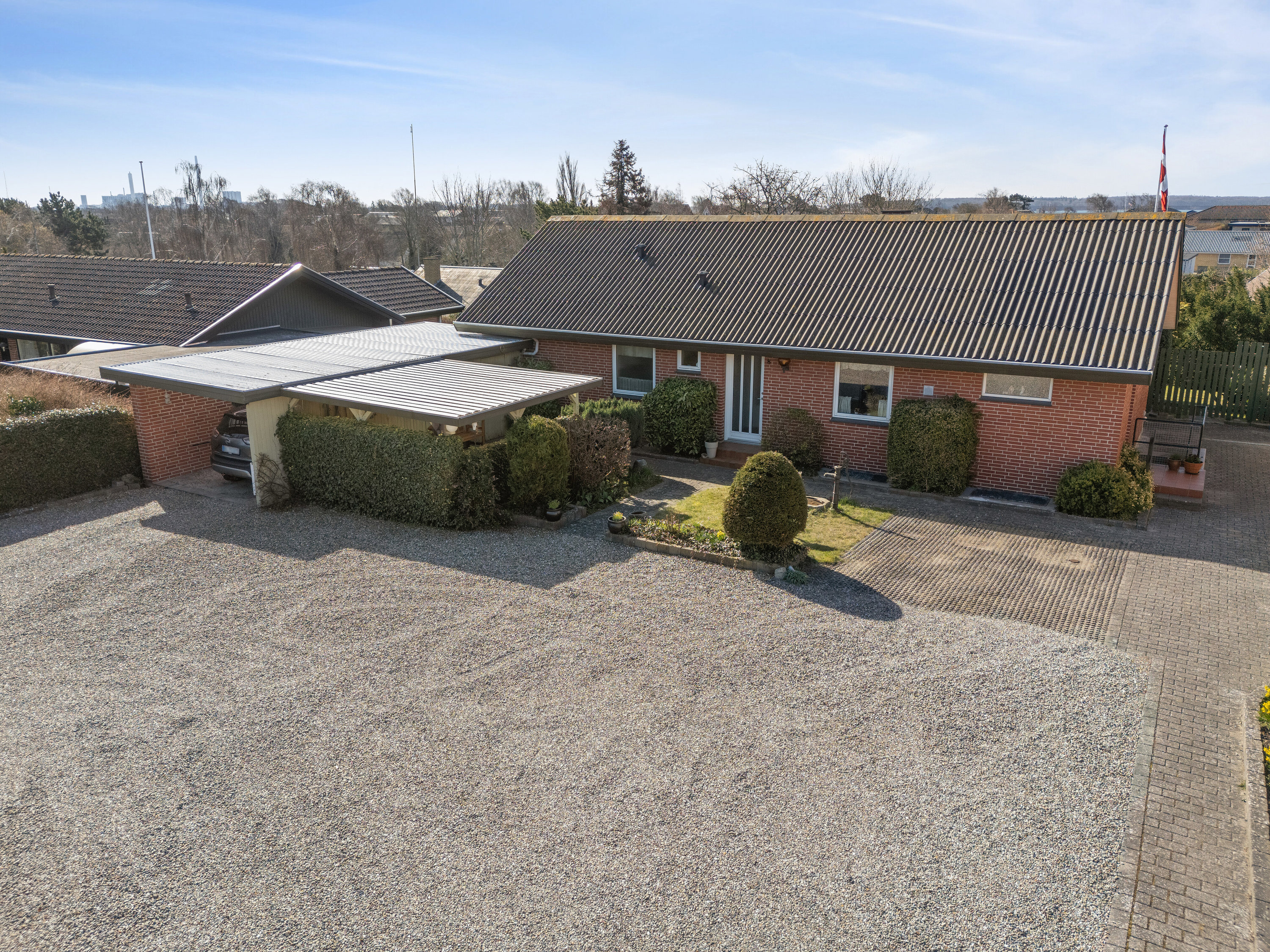 Fremhævet set fra vejen billede i fuldskærmstilstand. Billede af Granlyvænget 8, 4400 Kalundborg