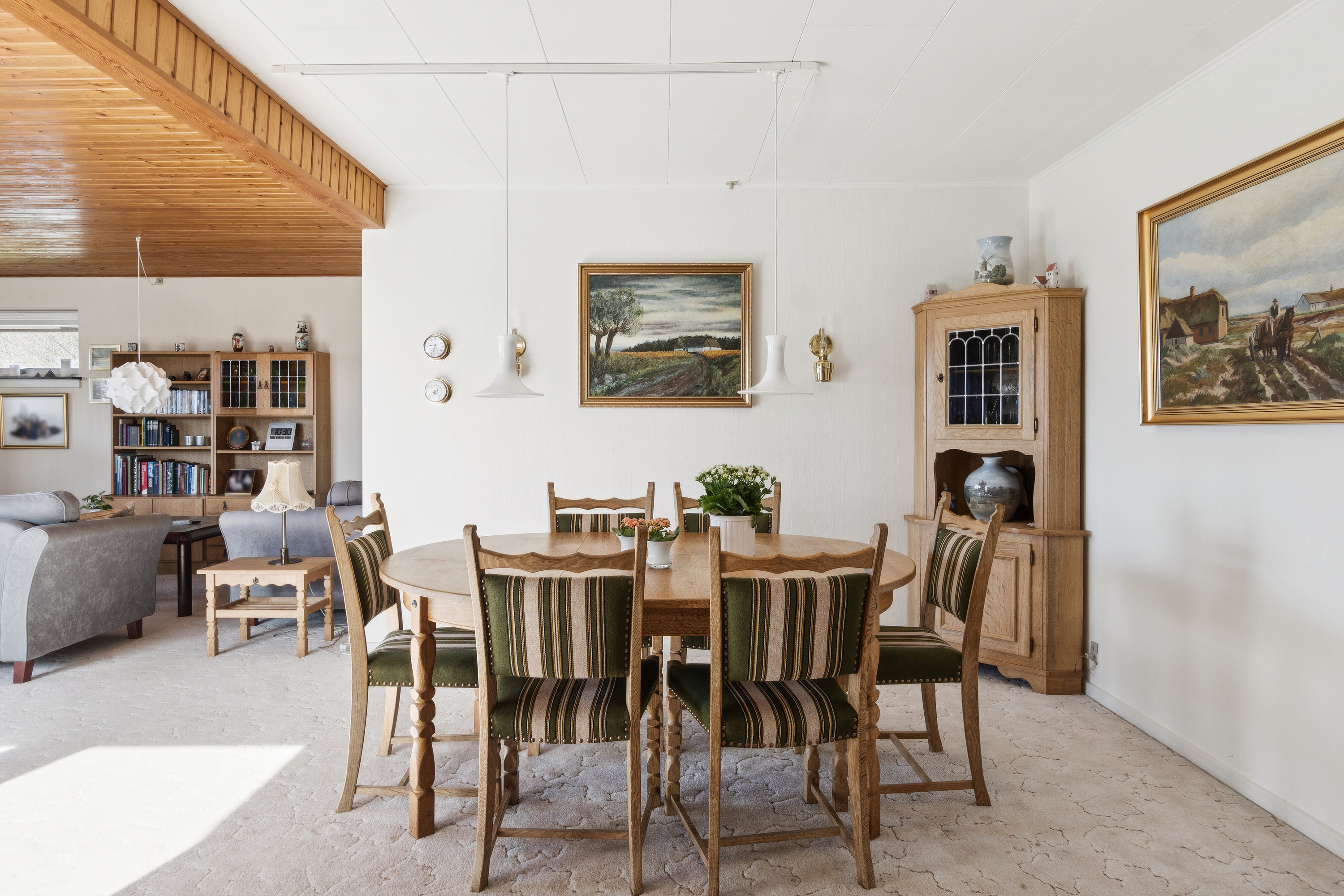 Fremhævet spisestue billede i fuldskærmstilstand. Billede af Granlyvænget 8, 4400 Kalundborg