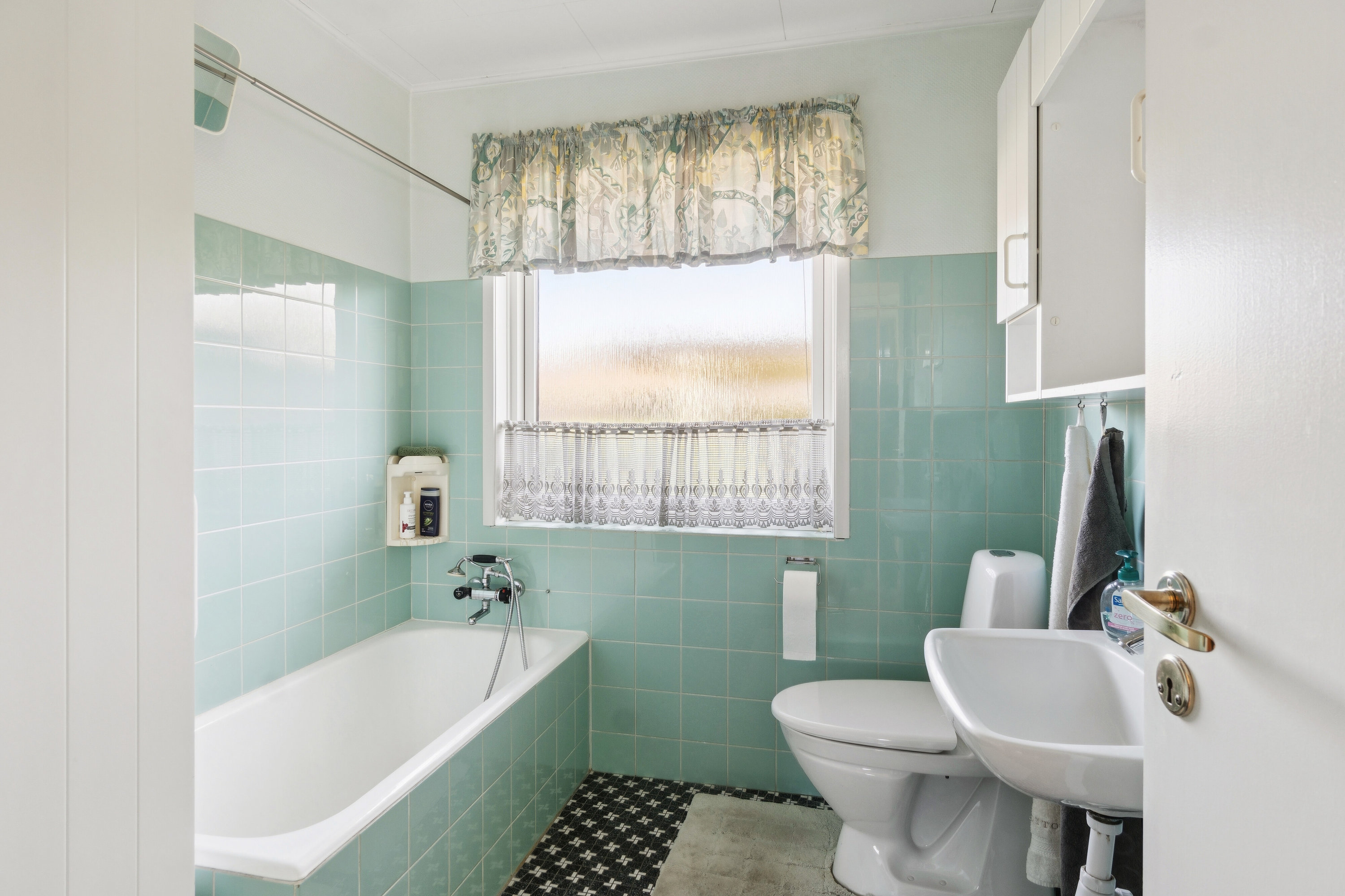 Fremhævet badeværelse billede i fuldskærmstilstand. Billede af Granlyvænget 8, 4400 Kalundborg